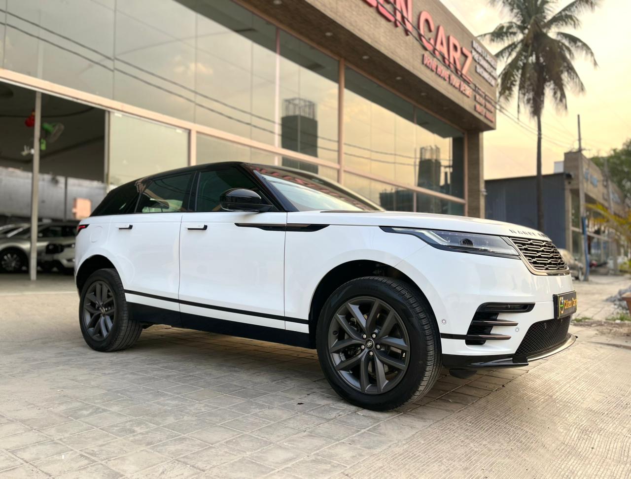 Land Rover Range Rover Velar photo 2
