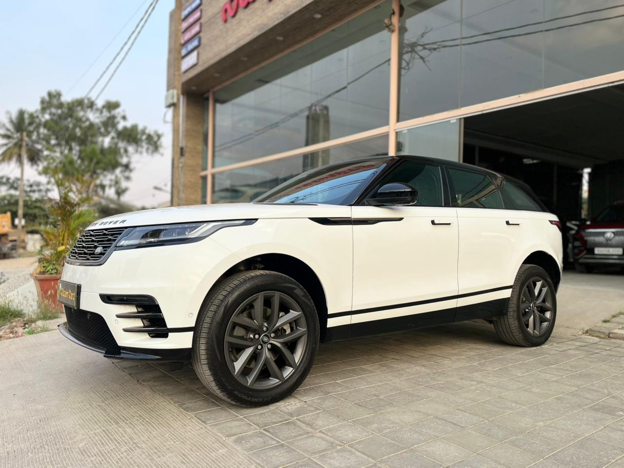 Land Rover Range Rover Velar photo 3