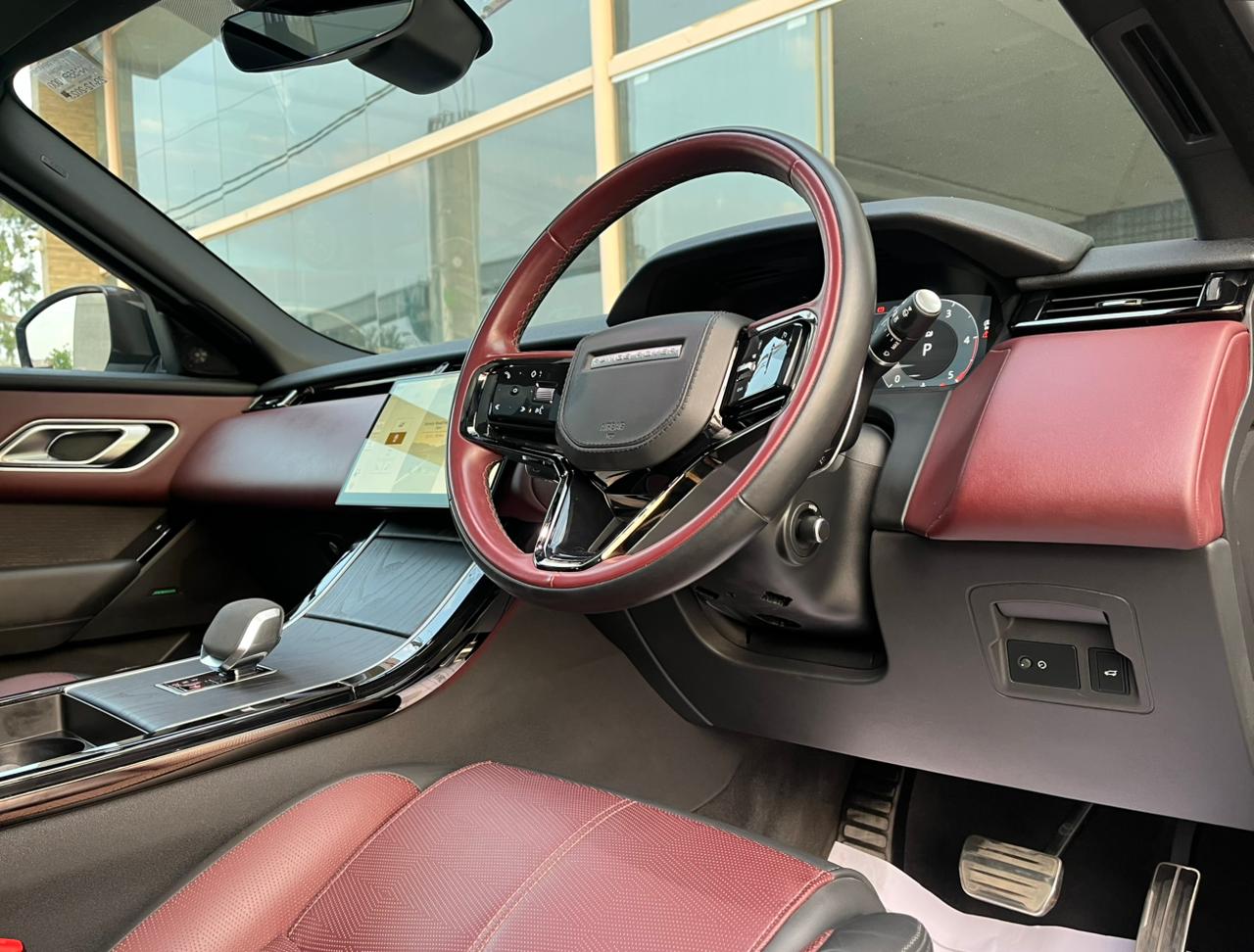 Land Rover Range Rover Velar photo 4