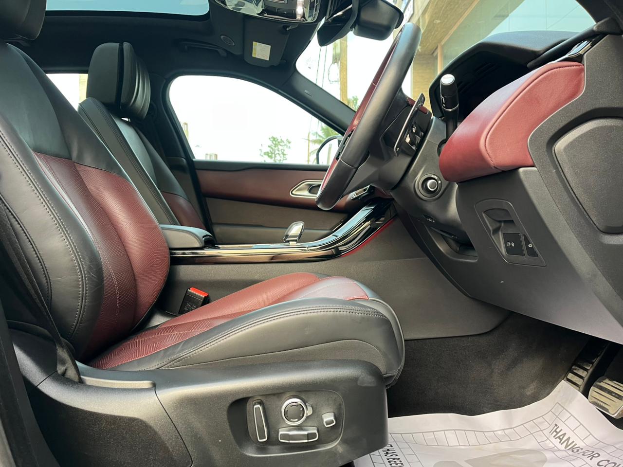 Land Rover Range Rover Velar photo 6