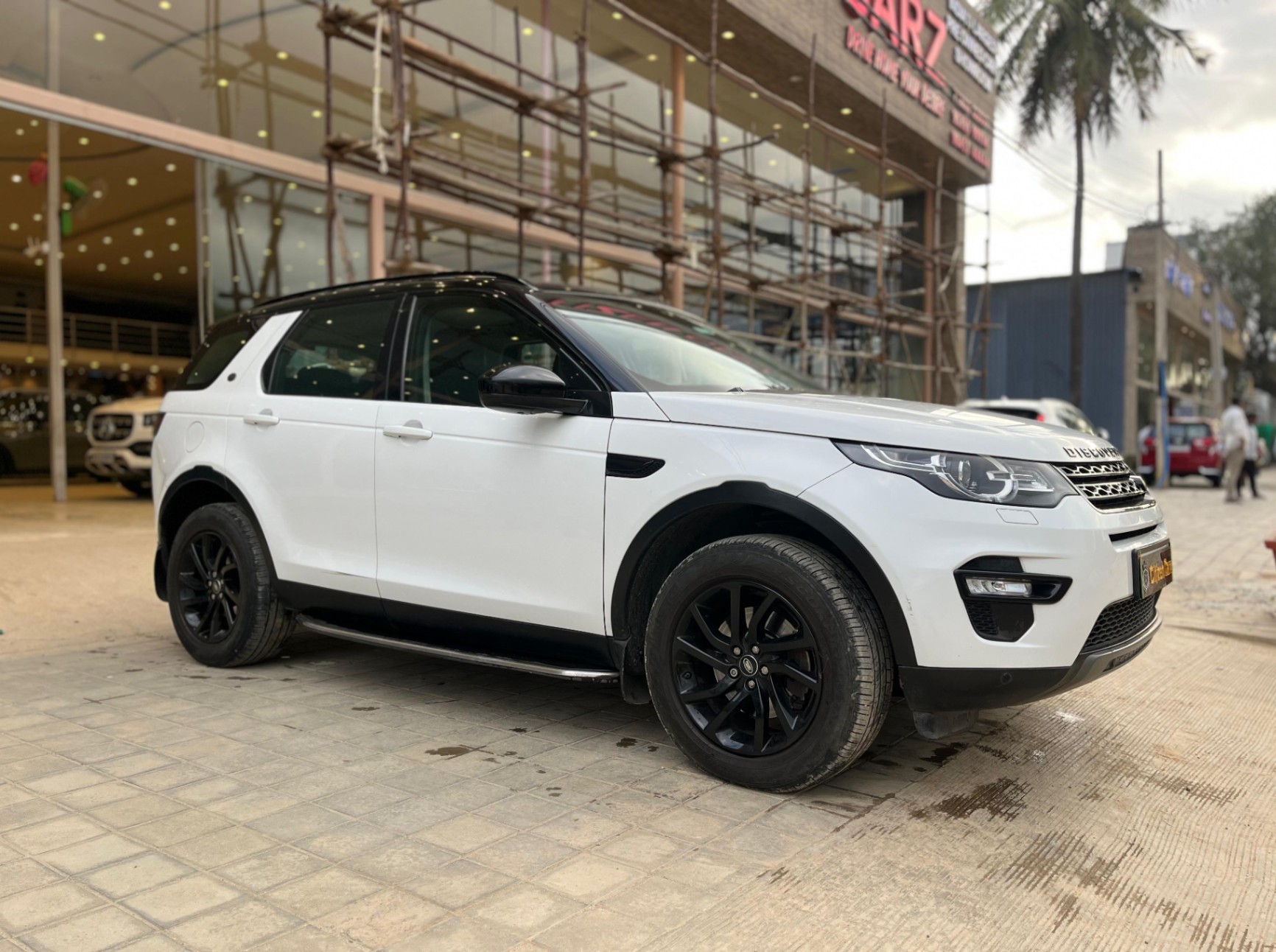 Land Rover Discovery Sport photo 2