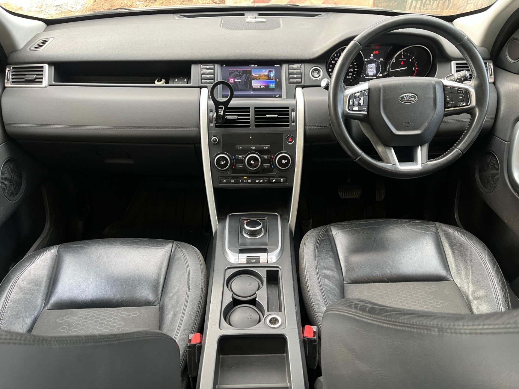 Land Rover Discovery Sport photo 5