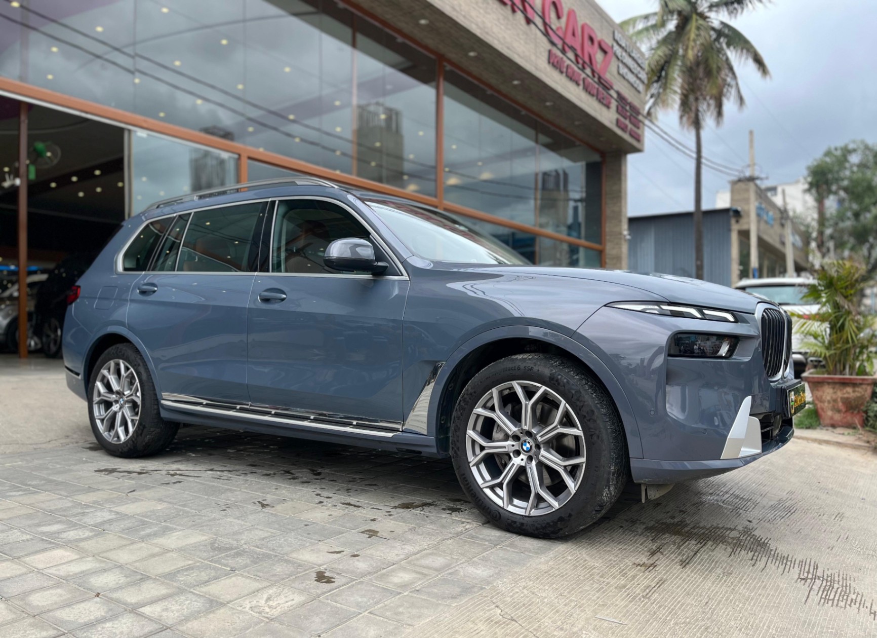 BMW X7 photo 2