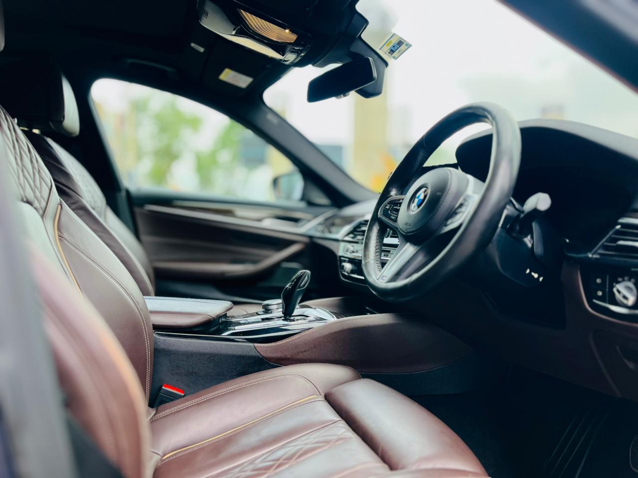 BMW 5 Series photo 4