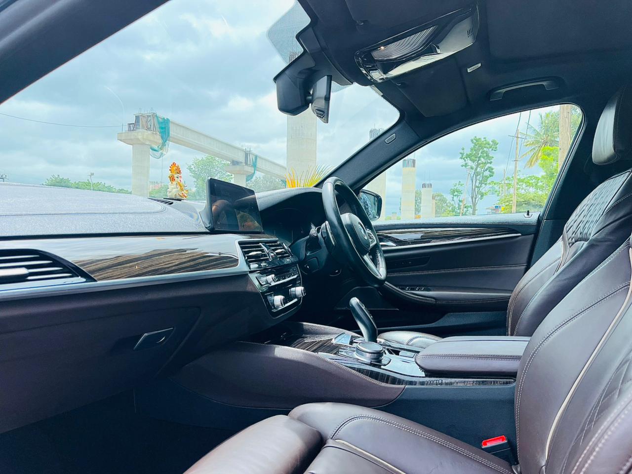 BMW 5 Series photo 6