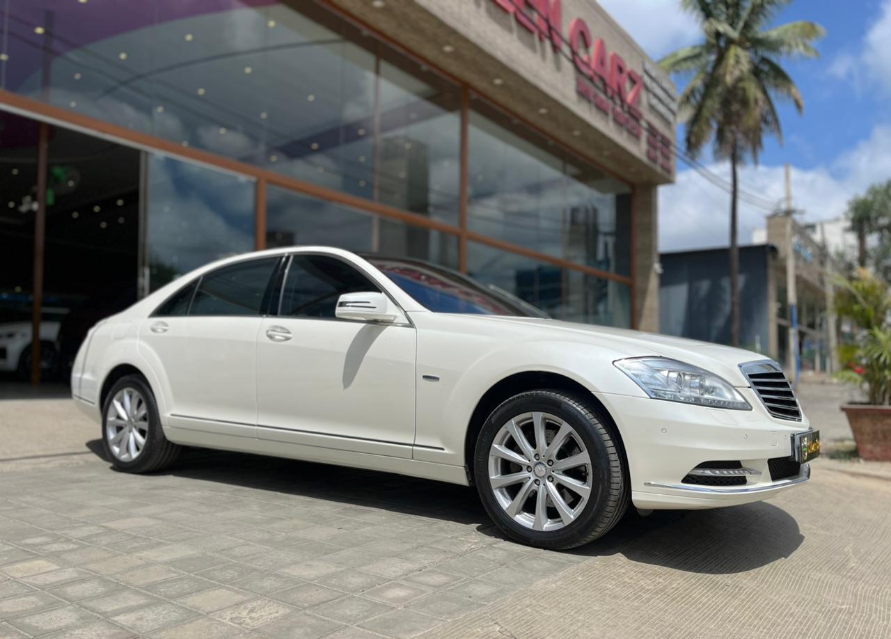 Mercedes Benz S Class photo 2