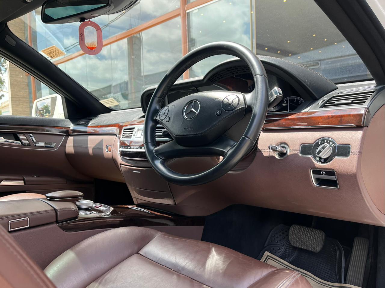 Mercedes Benz S Class photo 4