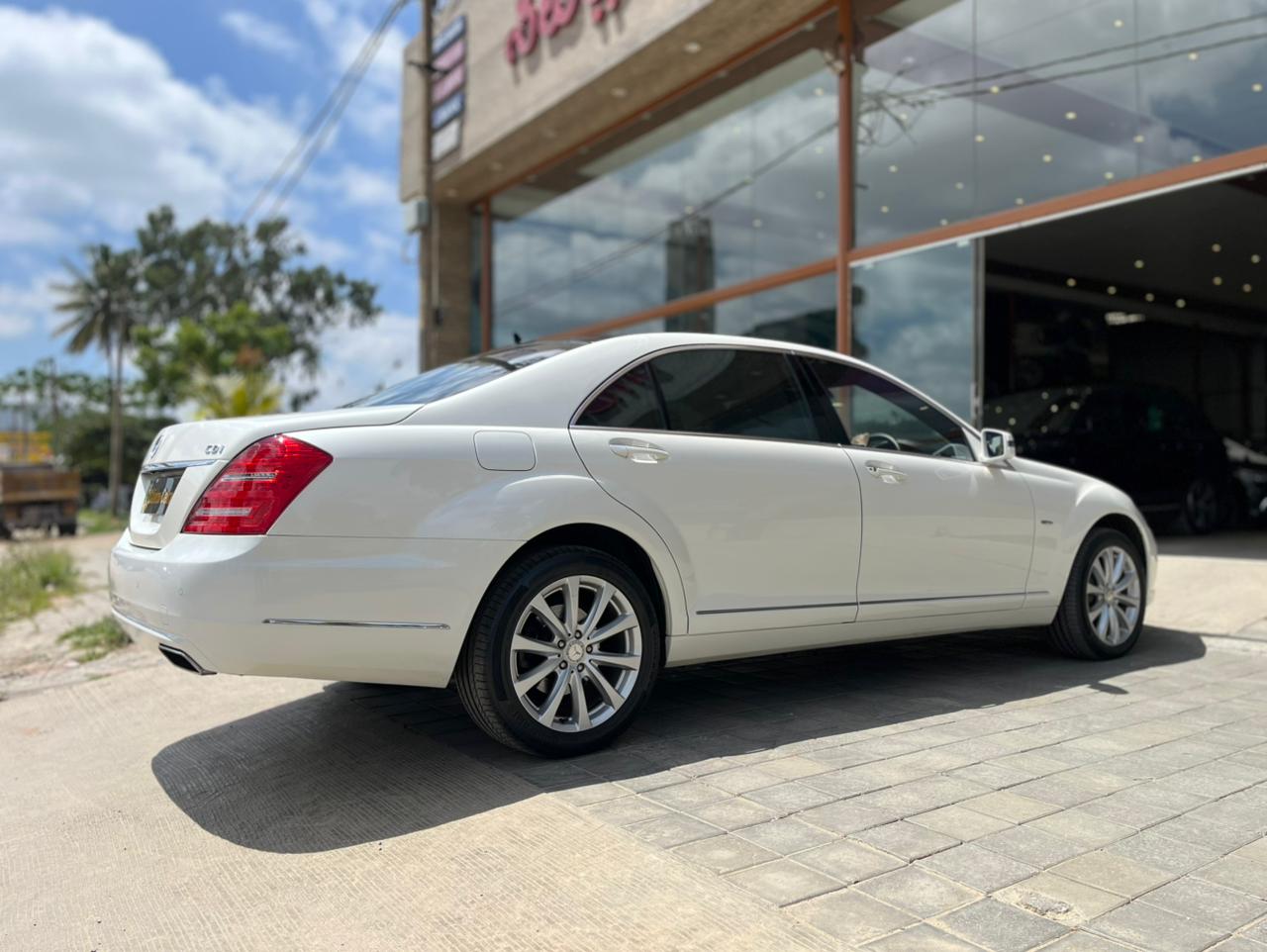 Mercedes Benz S Class photo 8