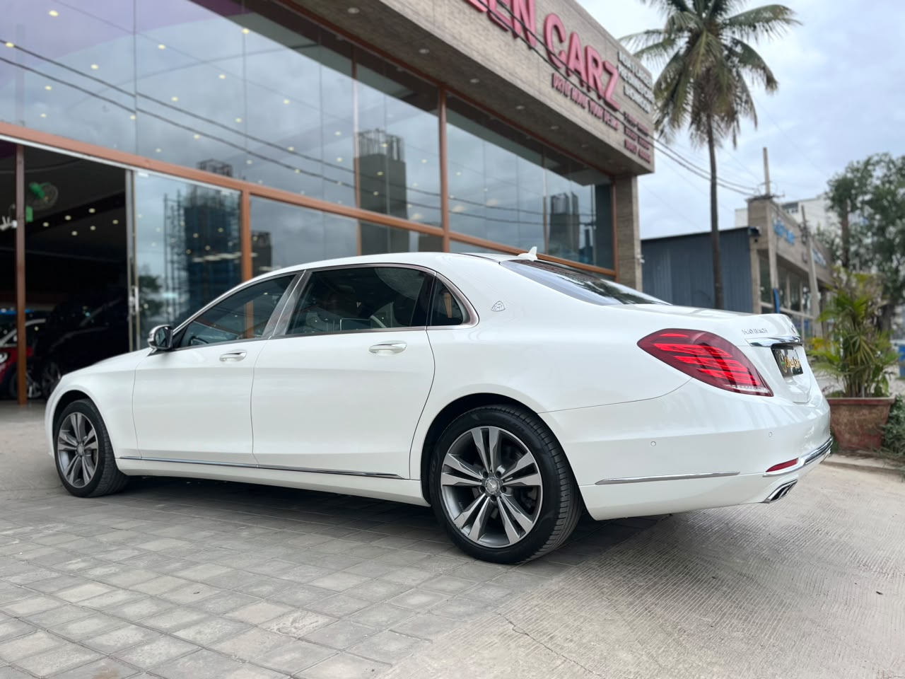 Mercedes Benz S Class Maybach photo 9