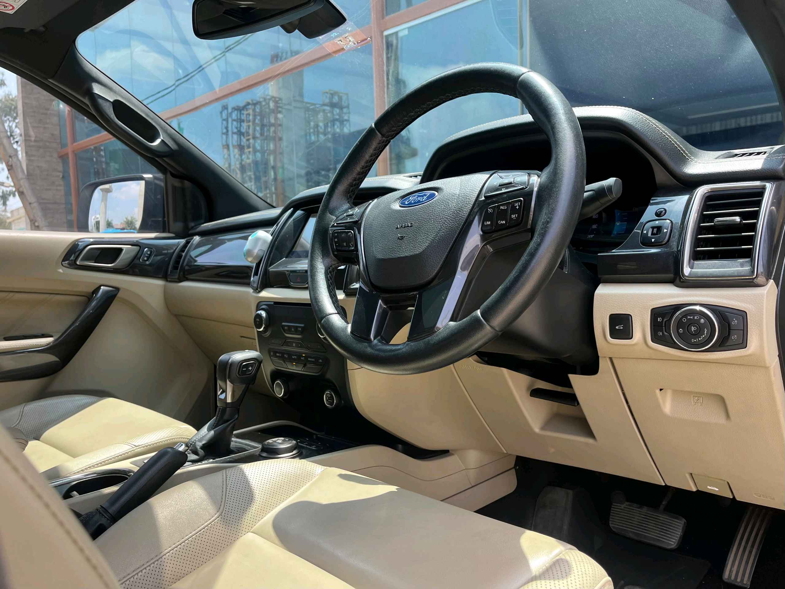 Ford Endeavour 2.0 photo 2