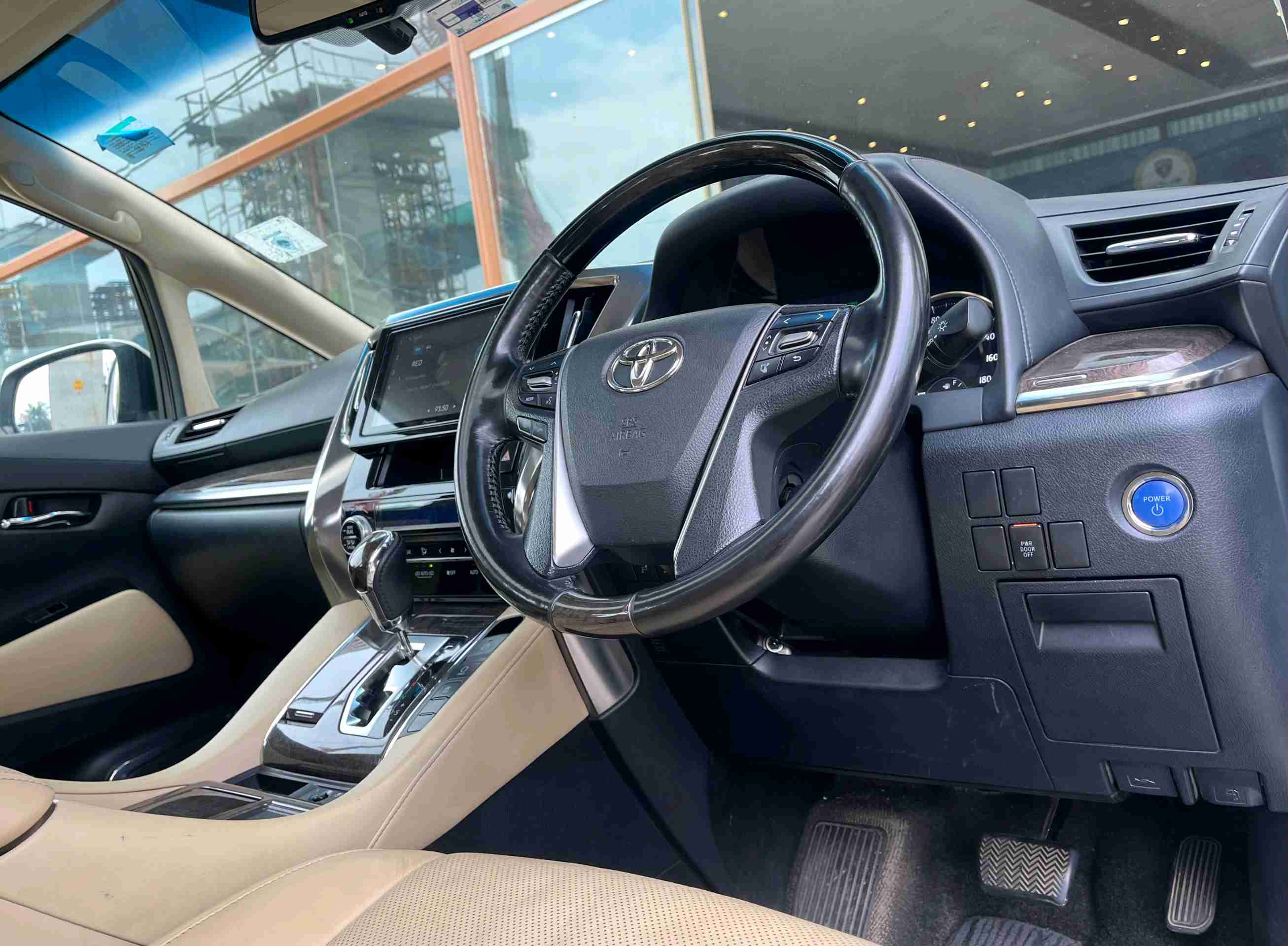 Toyota Vellfire photo 4