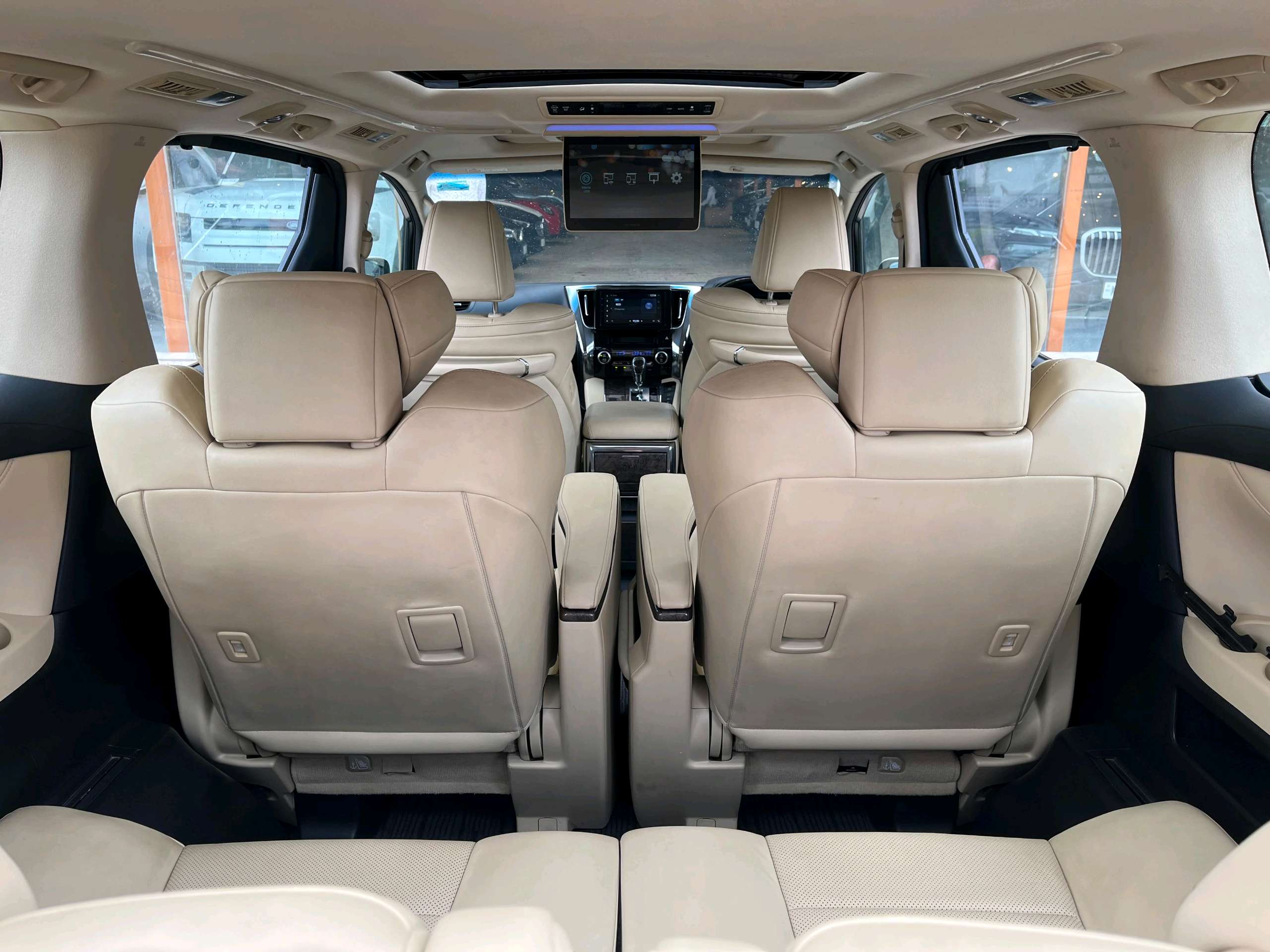 Toyota Vellfire photo 6