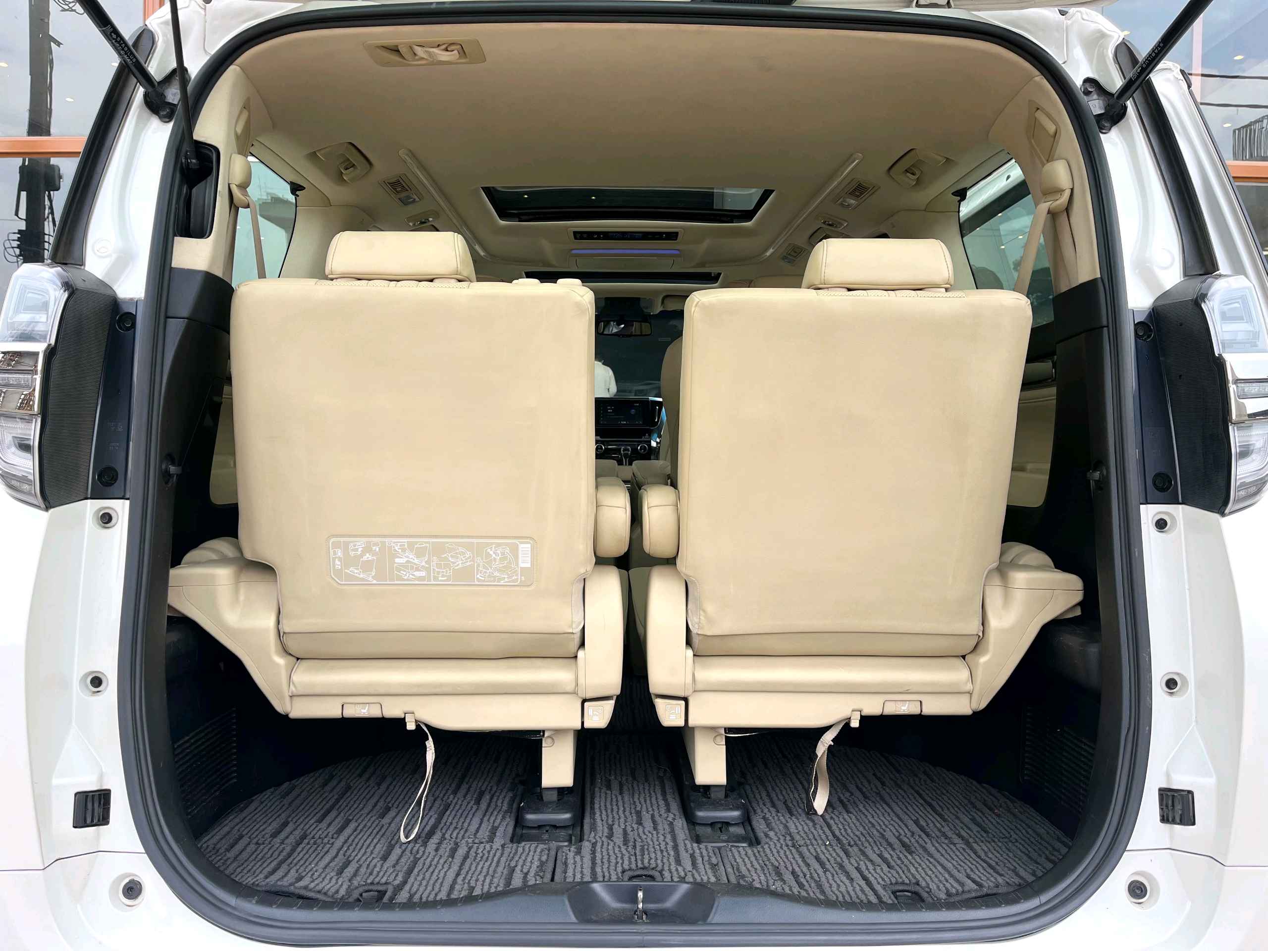 Toyota Vellfire photo 10