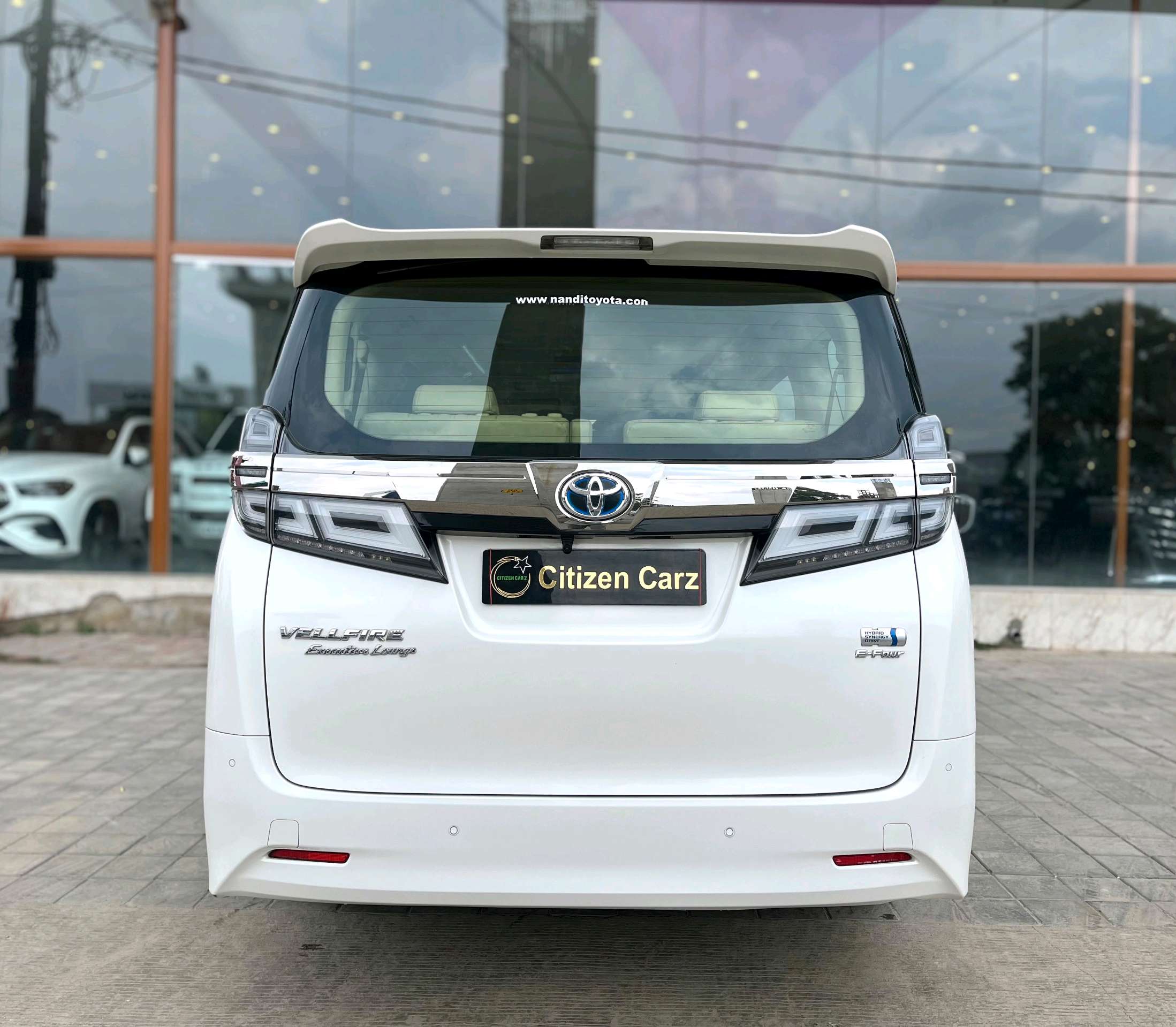 Toyota Vellfire photo 11