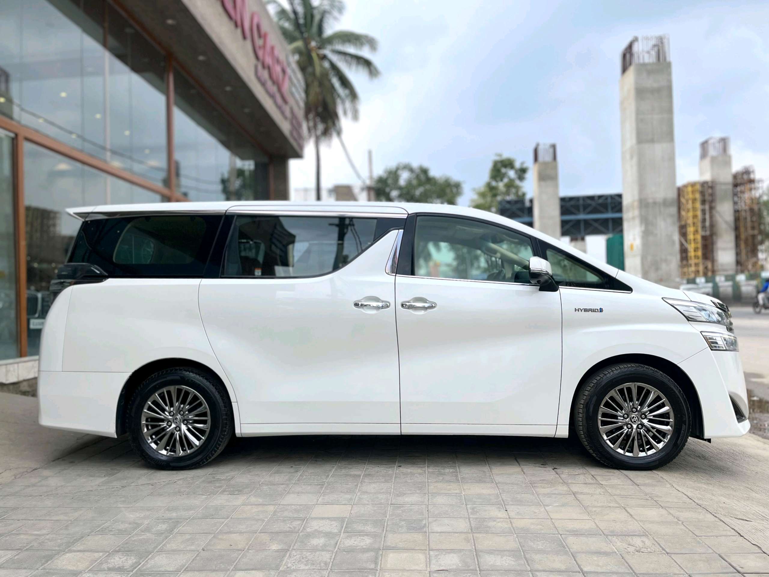 Toyota Vellfire photo 13