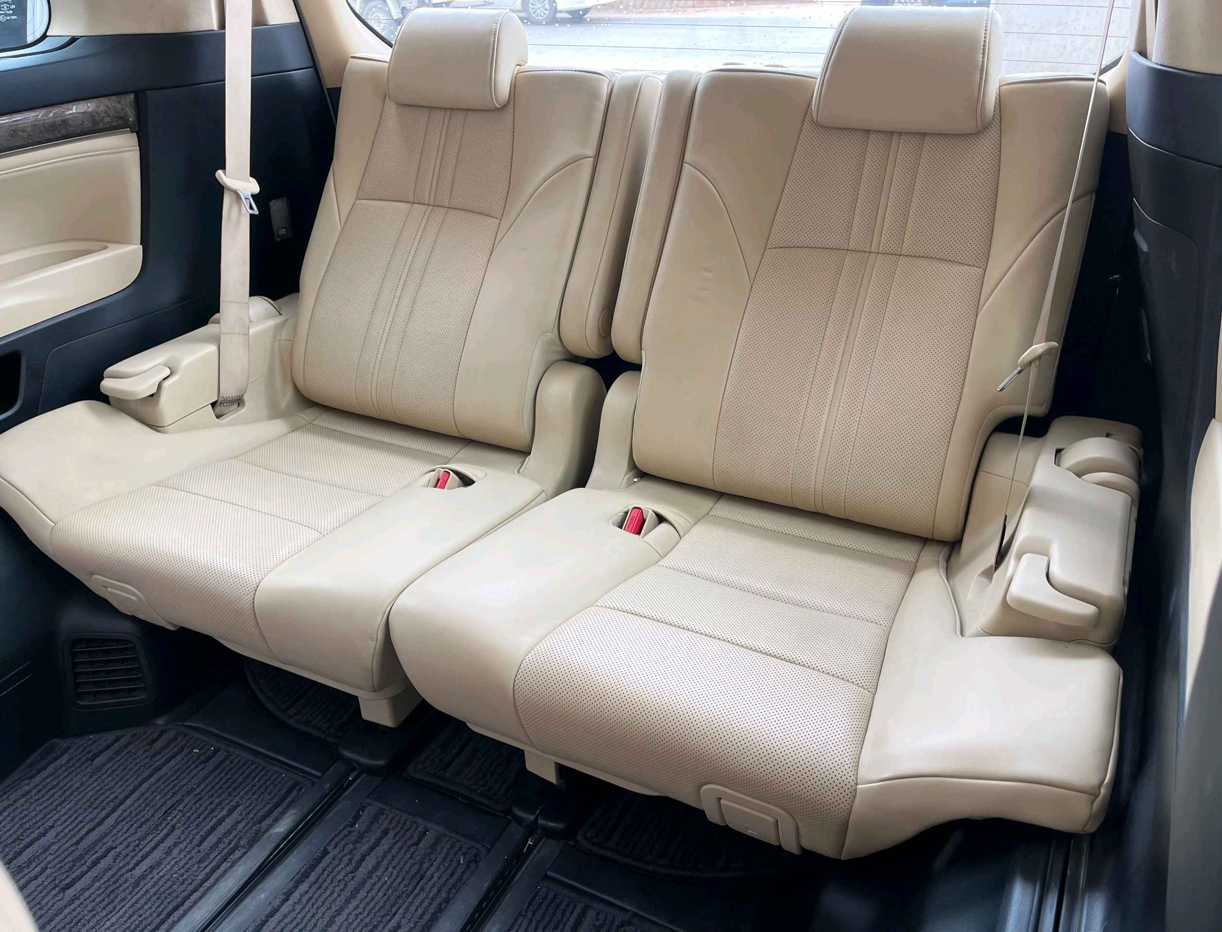 Toyota Vellfire photo 14