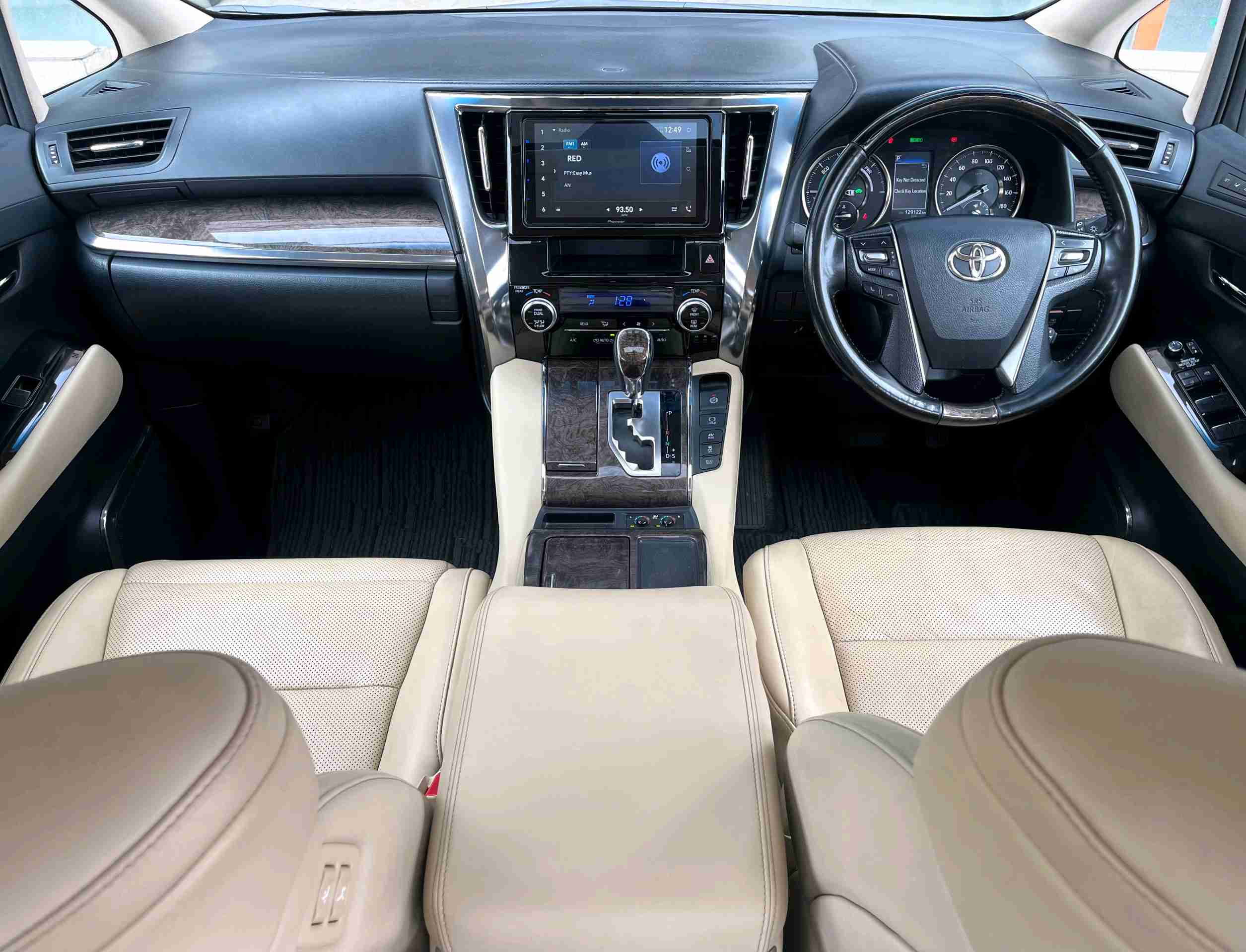 Toyota Vellfire photo 15