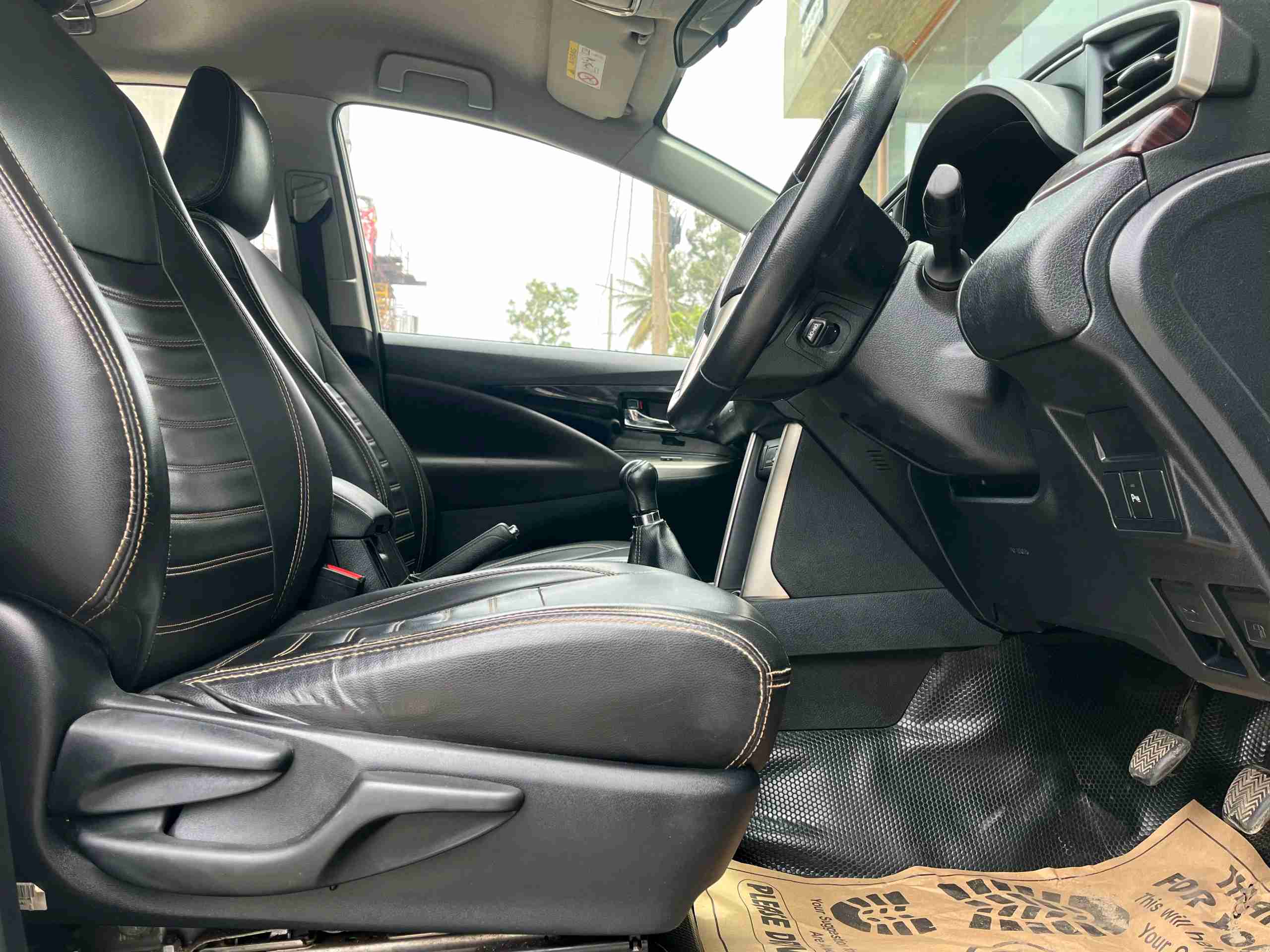Toyota Innova Crysta photo 5