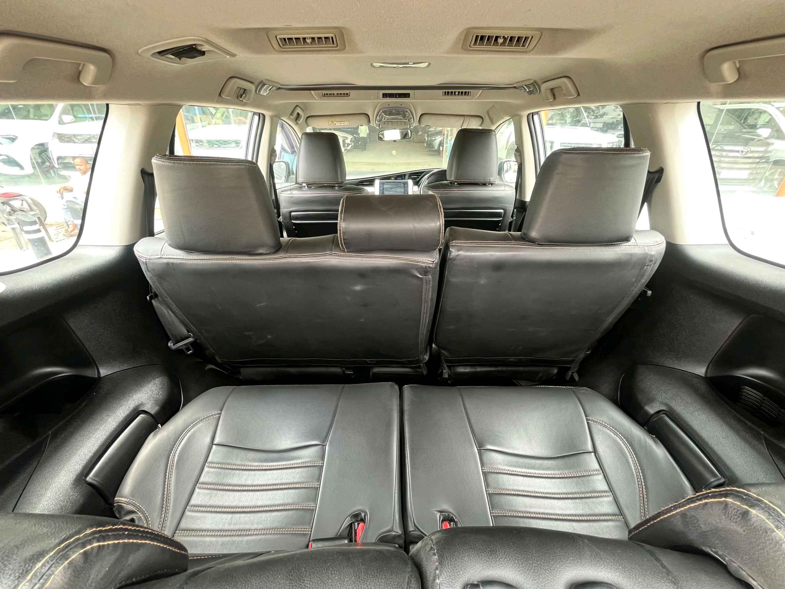 Toyota Innova Crysta photo 6