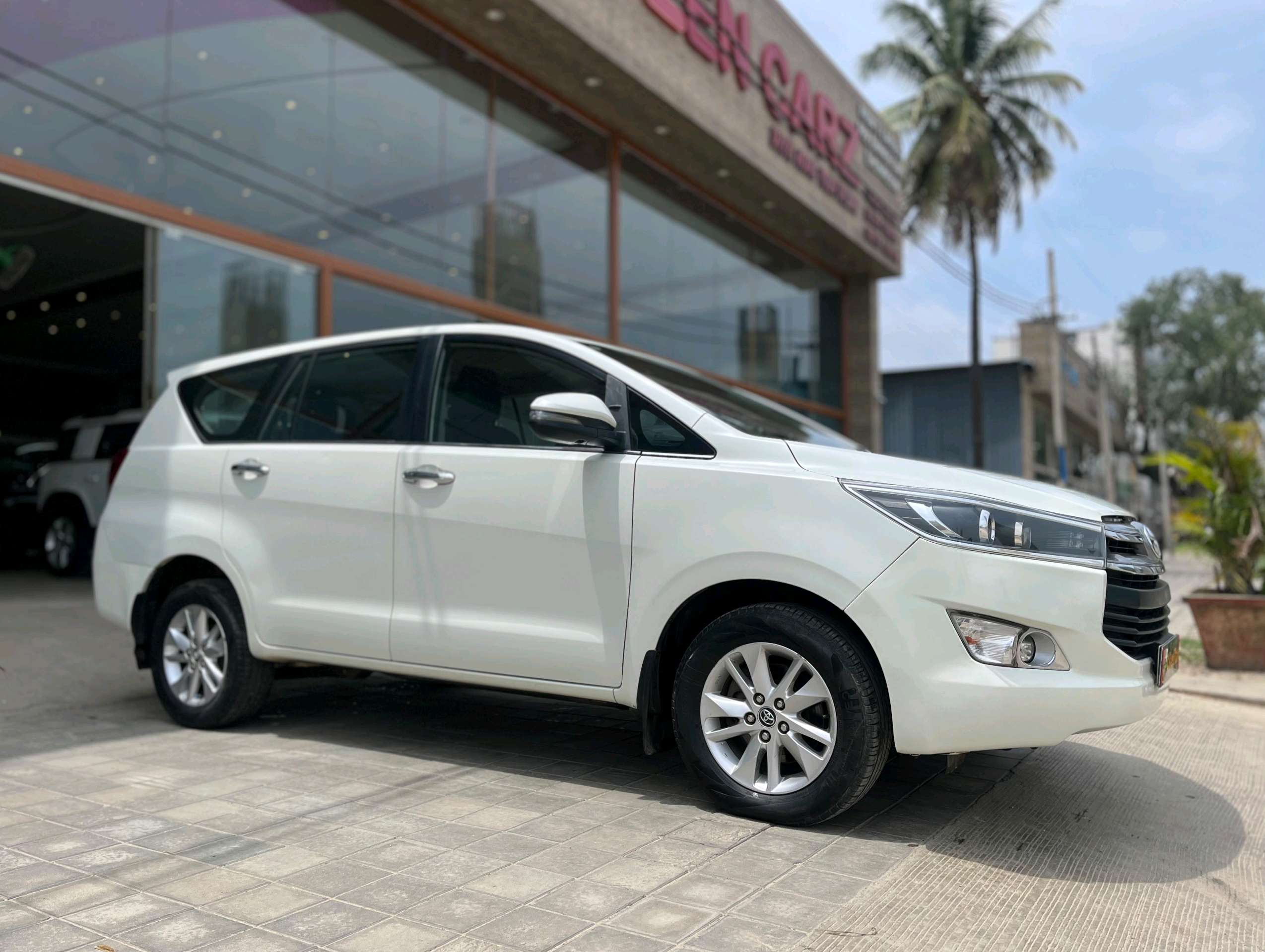 Toyota Innova Crysta photo 12