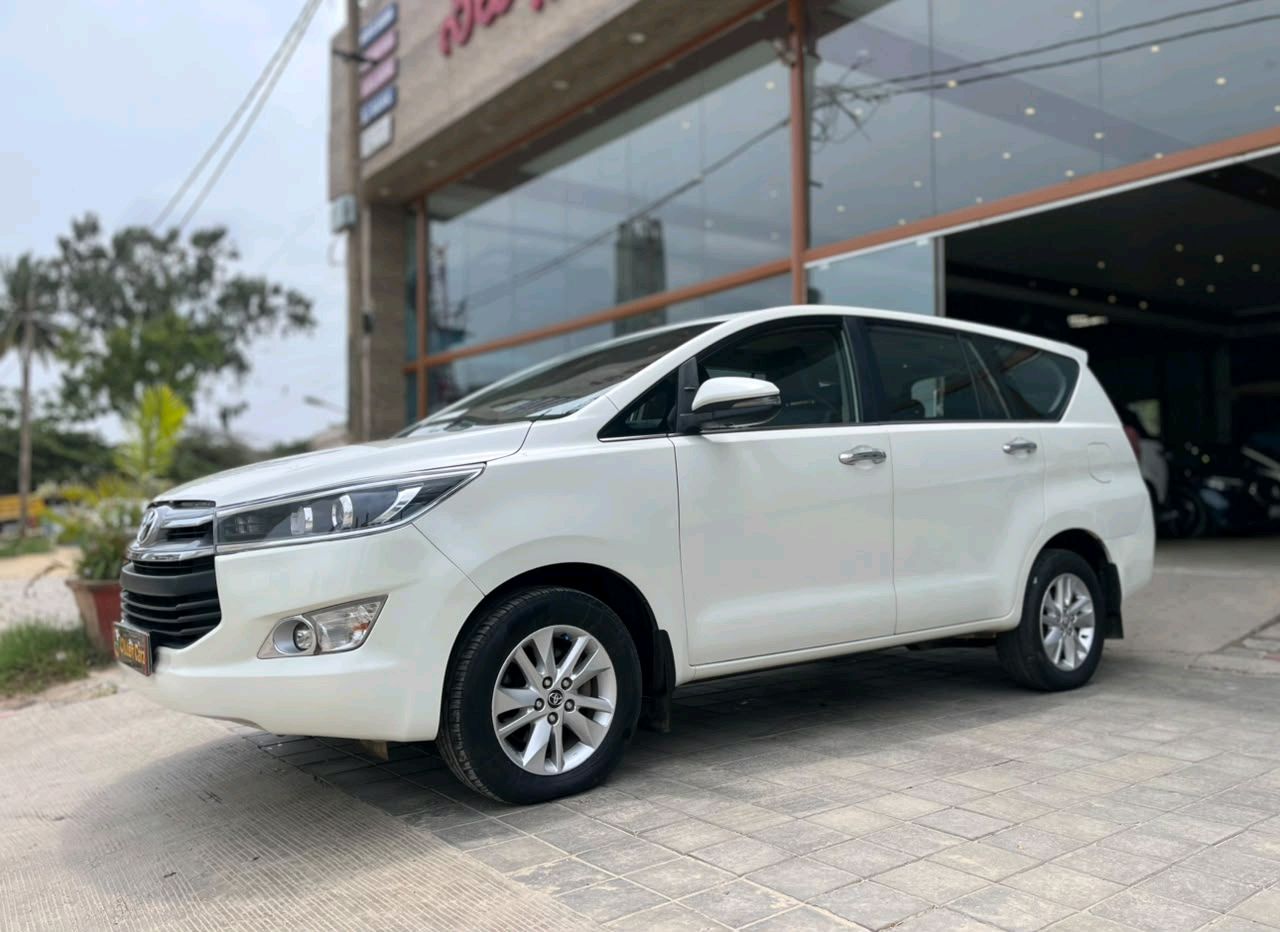 Toyota Innova Crysta photo 13