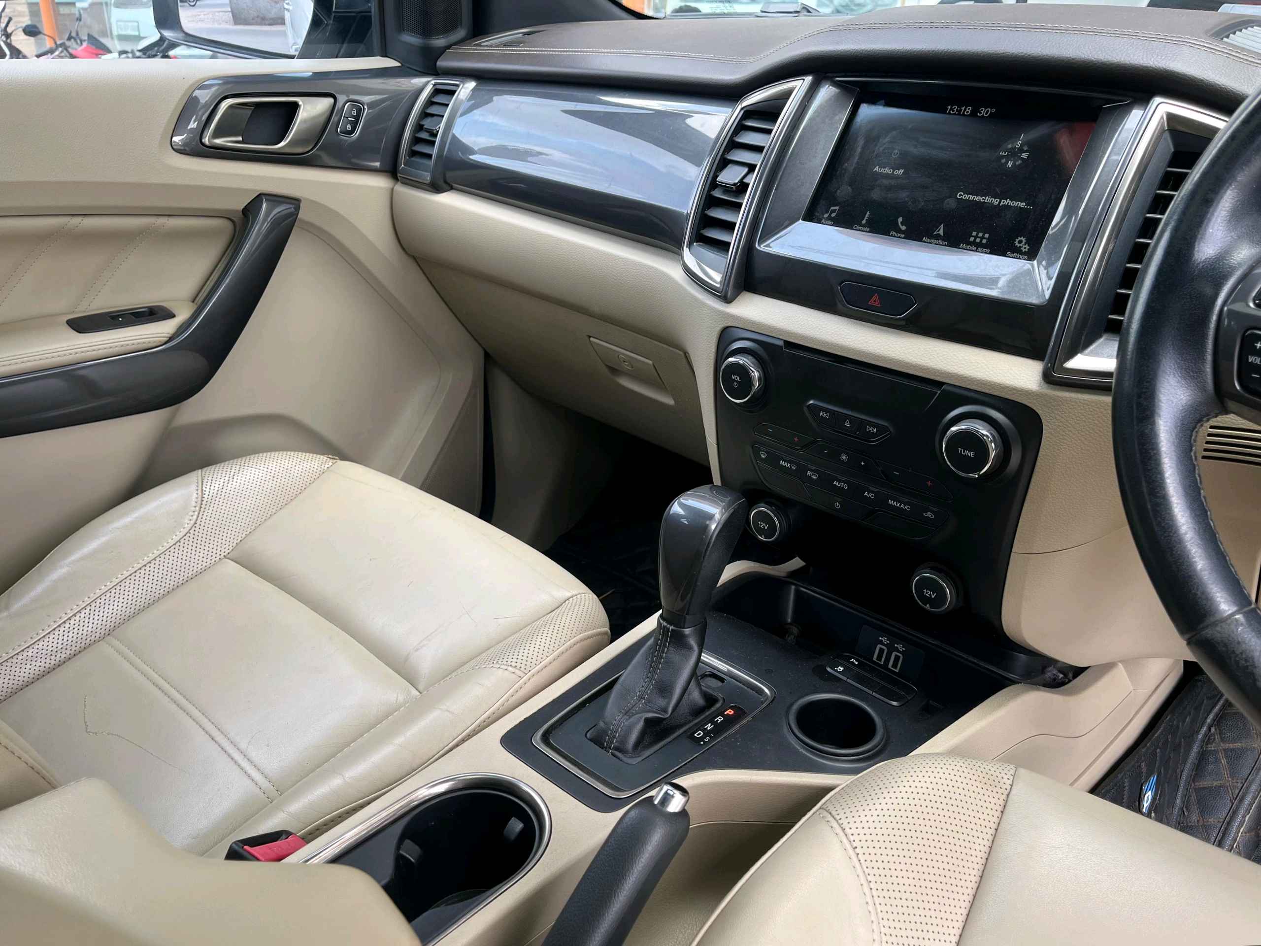 Ford Endeavour 2.2 photo 2
