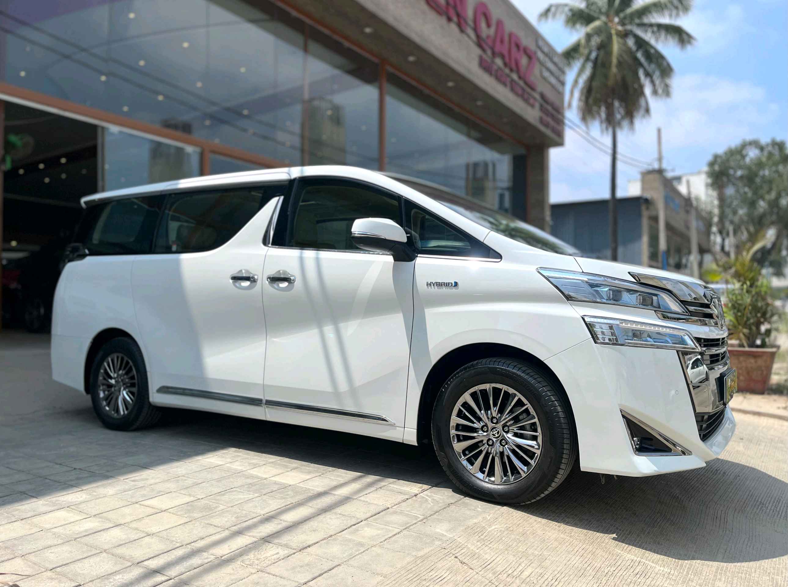 Toyota Vellfire photo 6