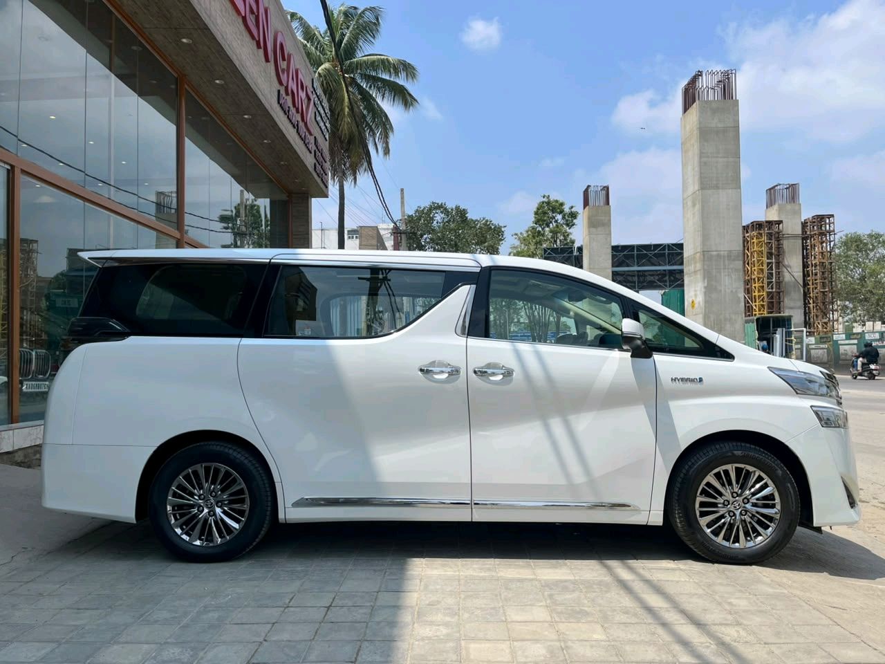 Toyota Vellfire photo 7