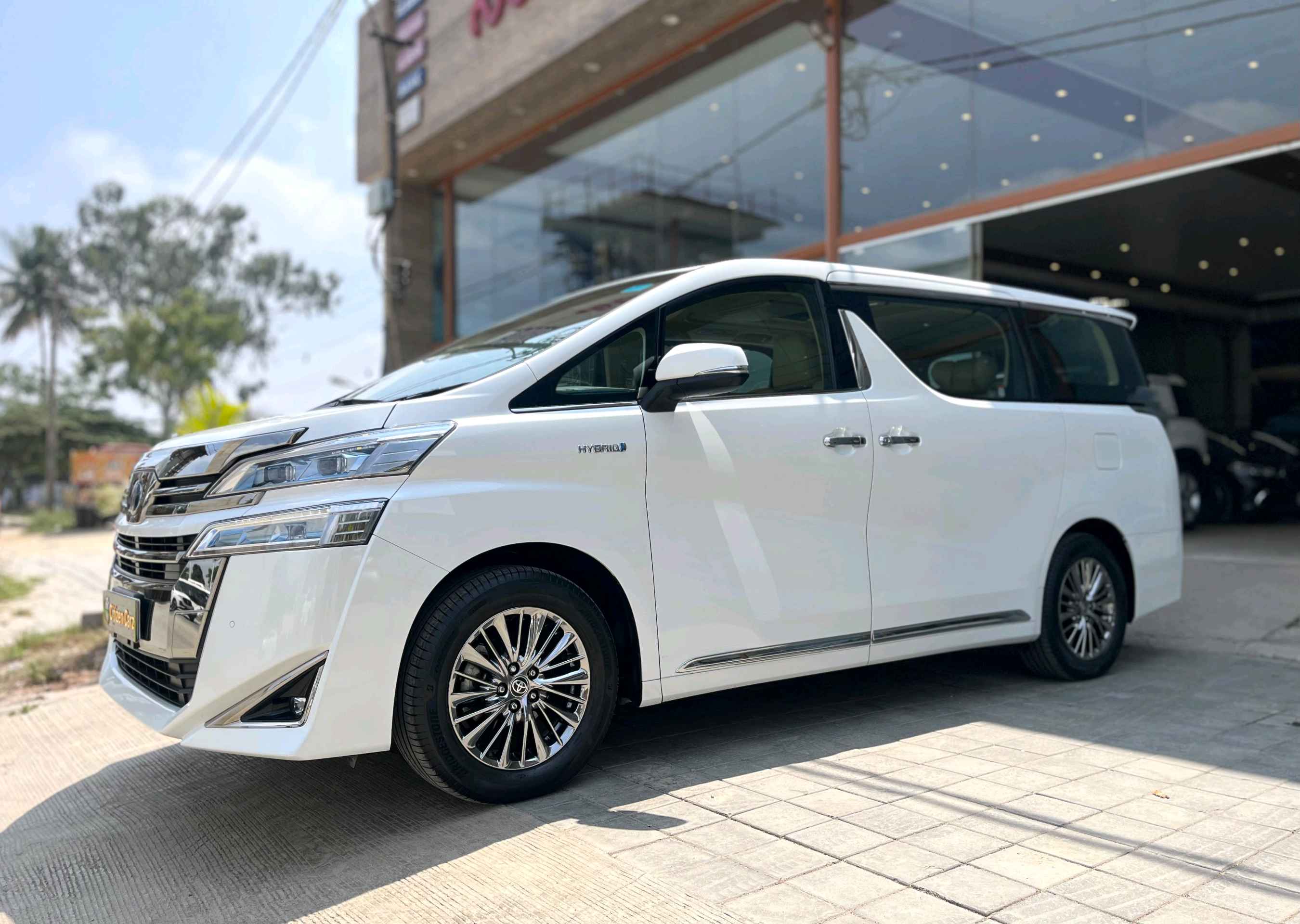Toyota Vellfire photo 8