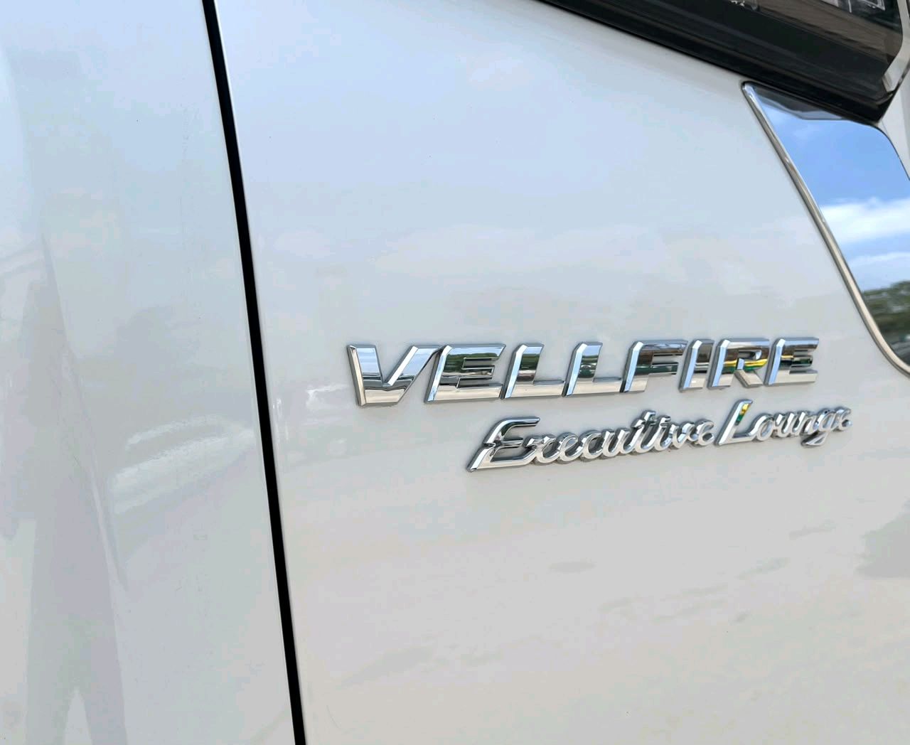 Toyota Vellfire photo 9