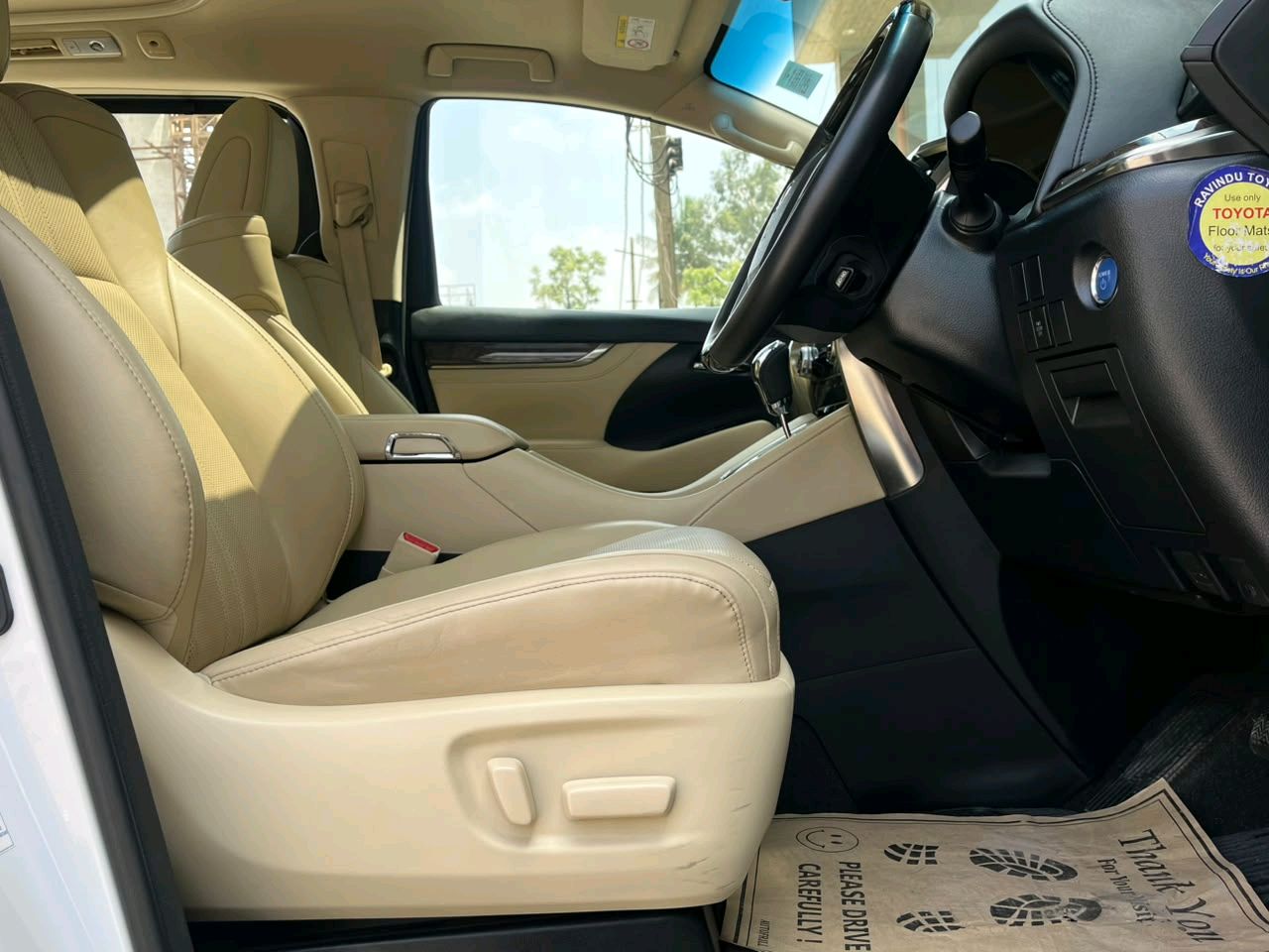 Toyota Vellfire photo 12