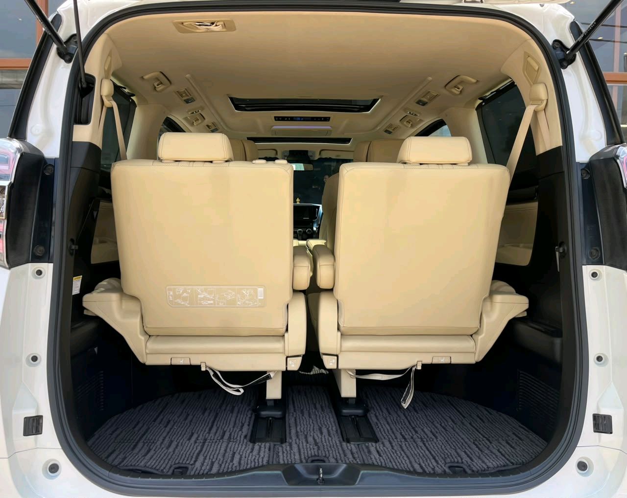 Toyota Vellfire photo 13