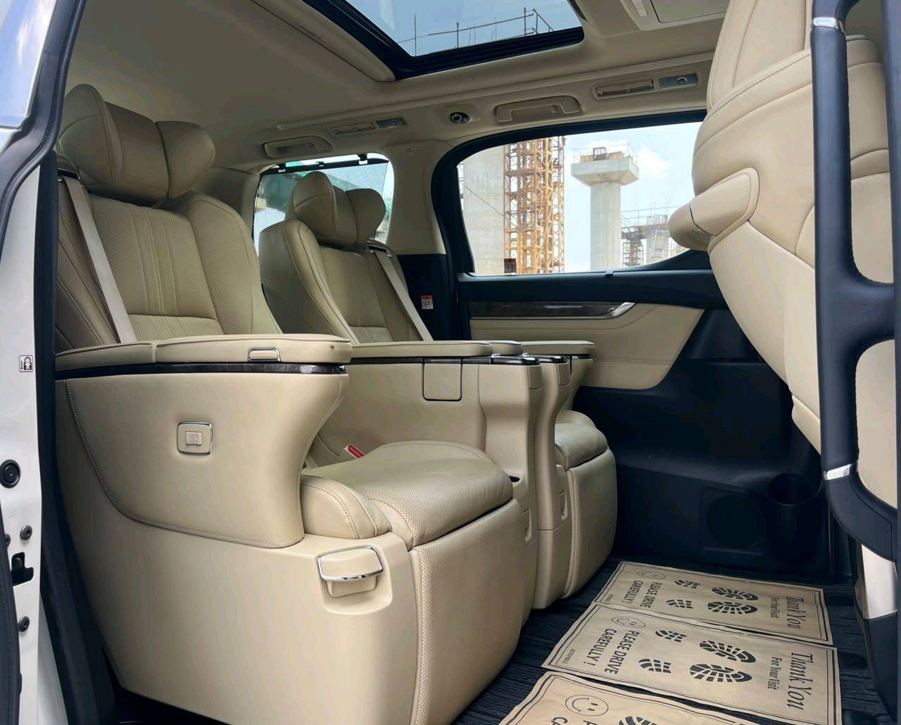Toyota Vellfire photo 15