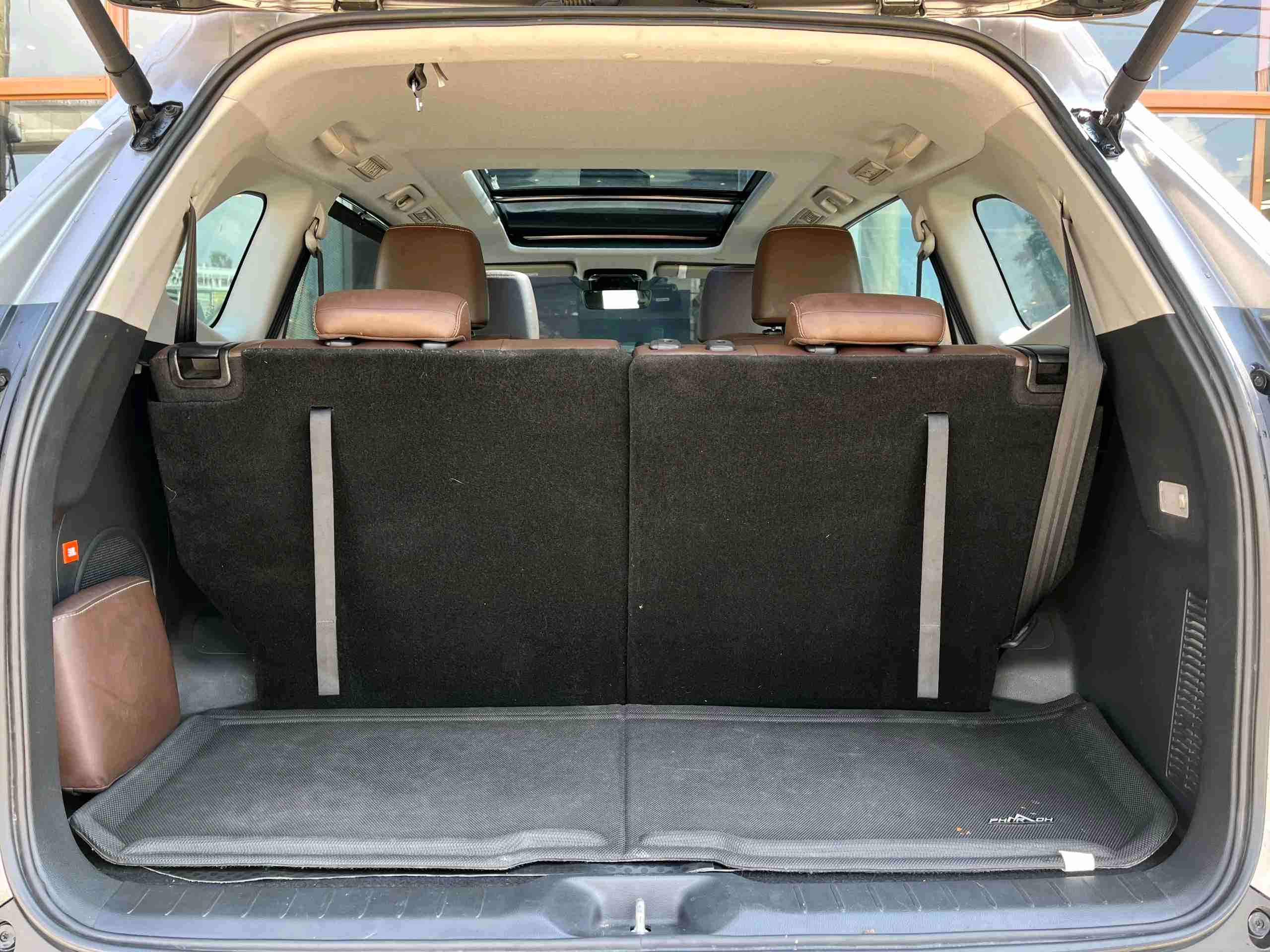 Toyota Innova Hycross photo 3