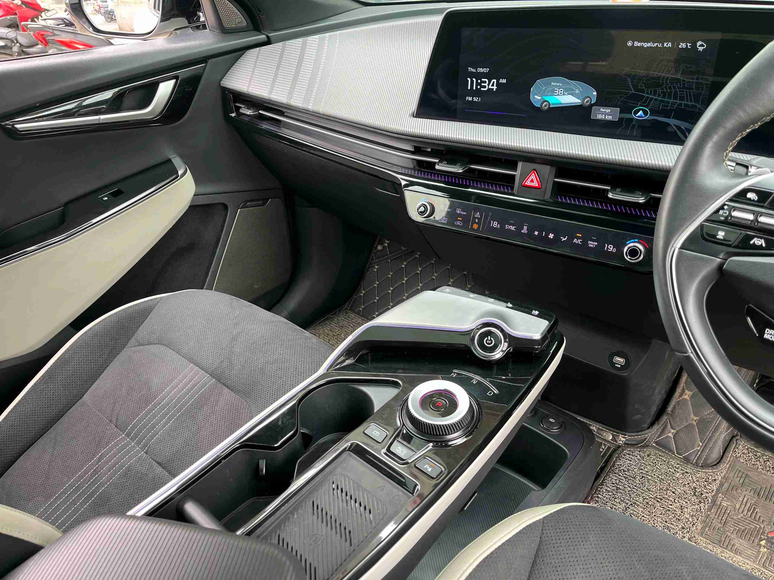 KIA Ev6 photo 2