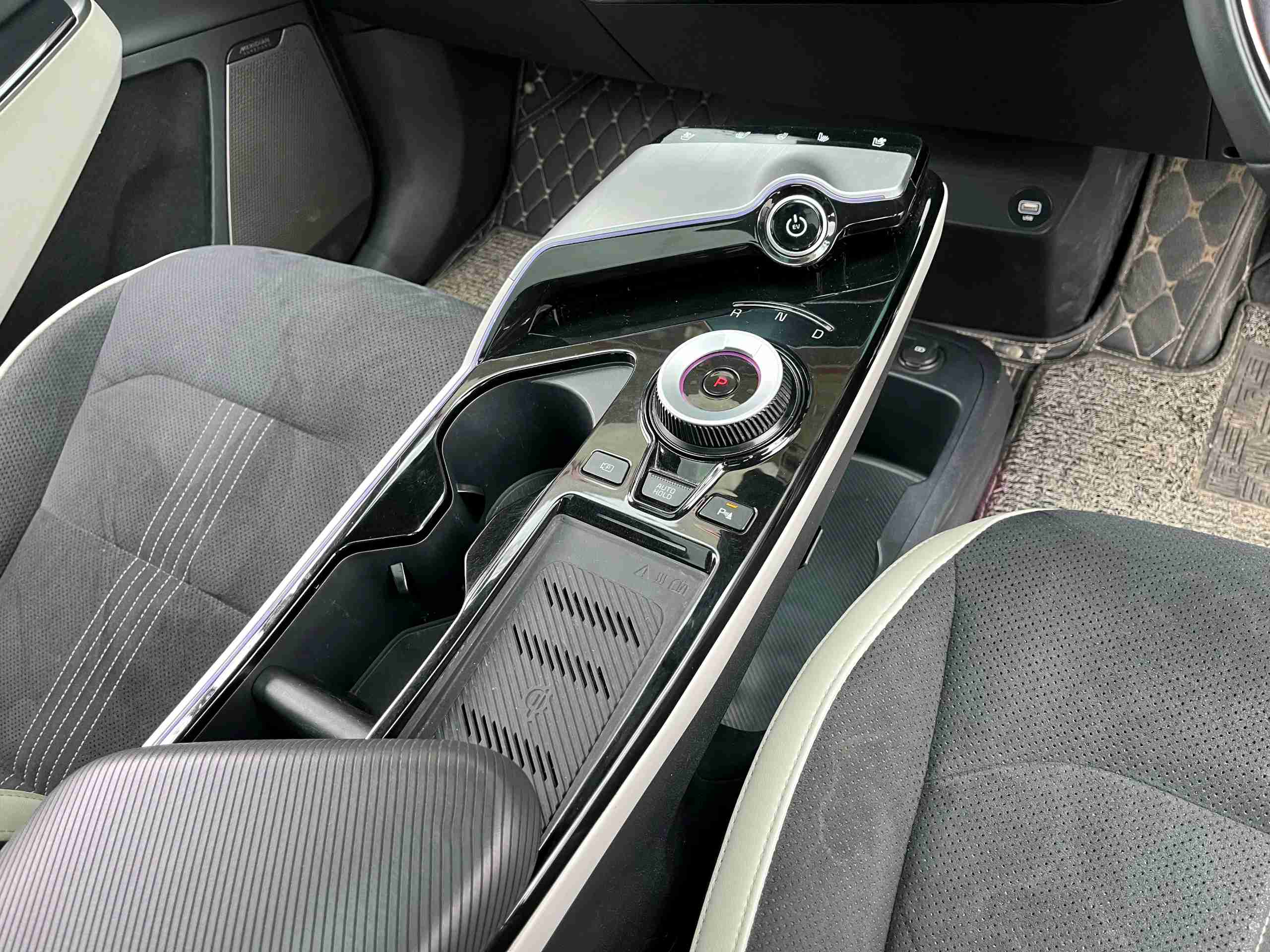 KIA Ev6 photo 8