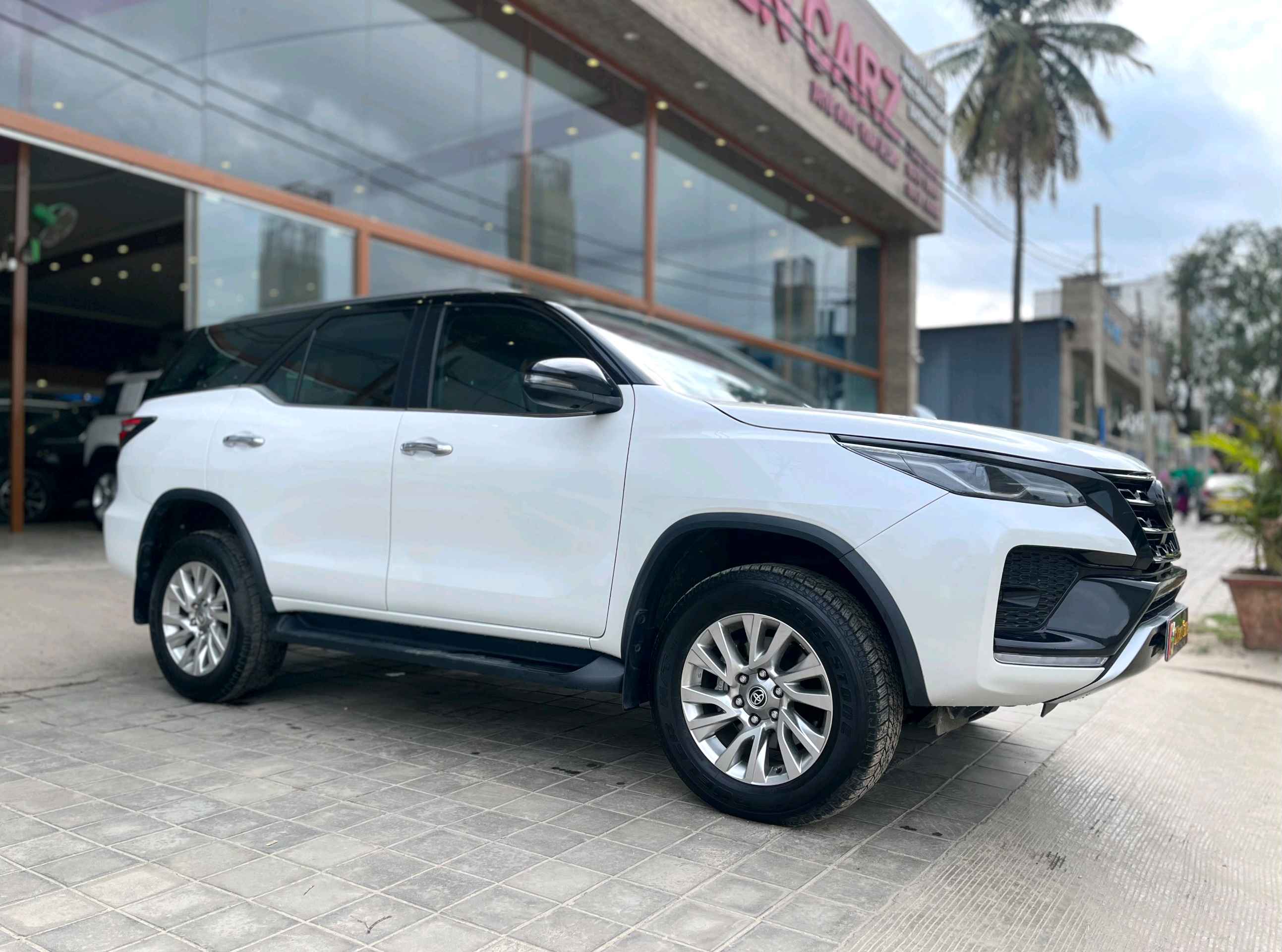 Toyota Fortuner photo 4