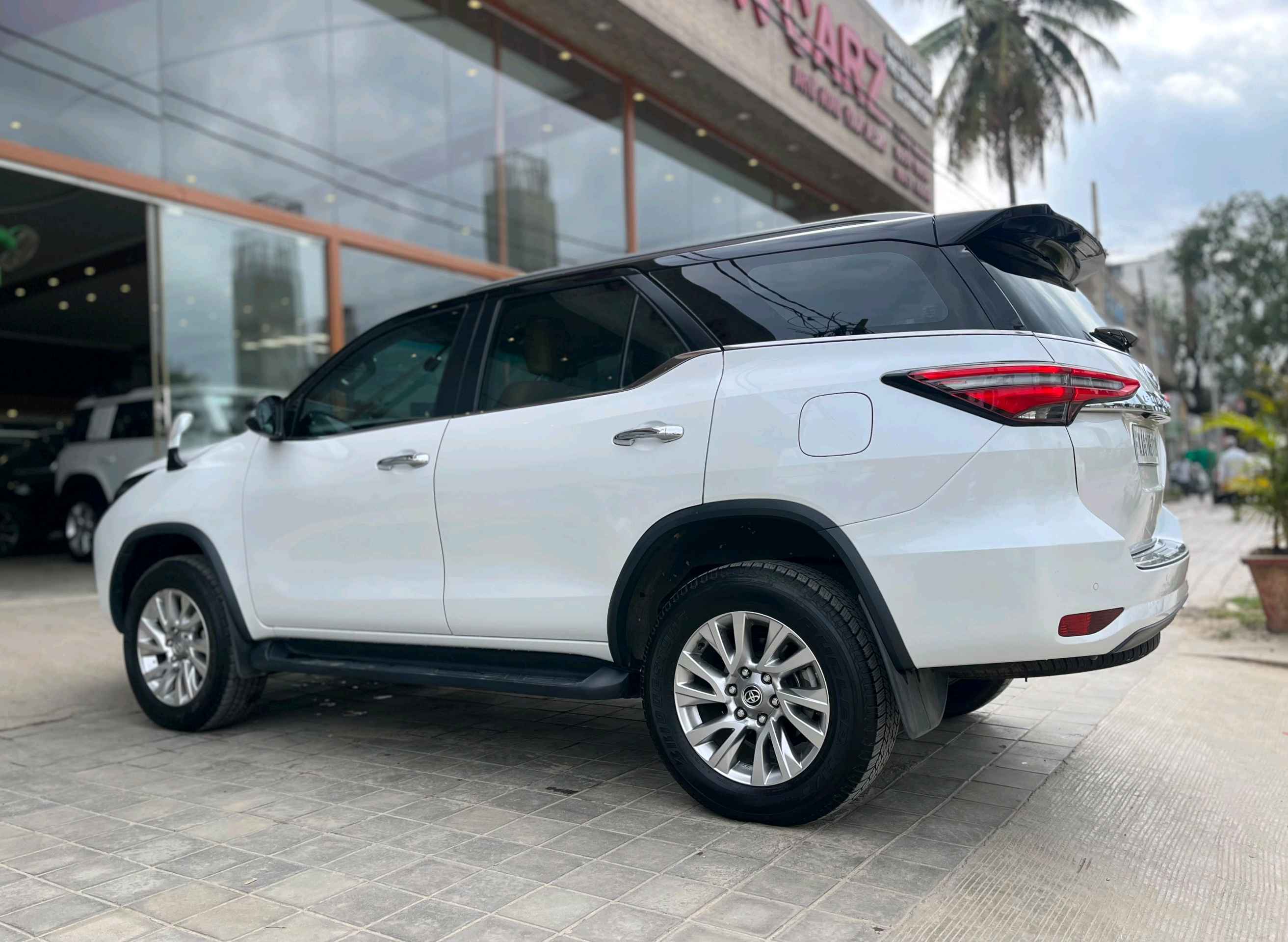 Toyota Fortuner photo 7