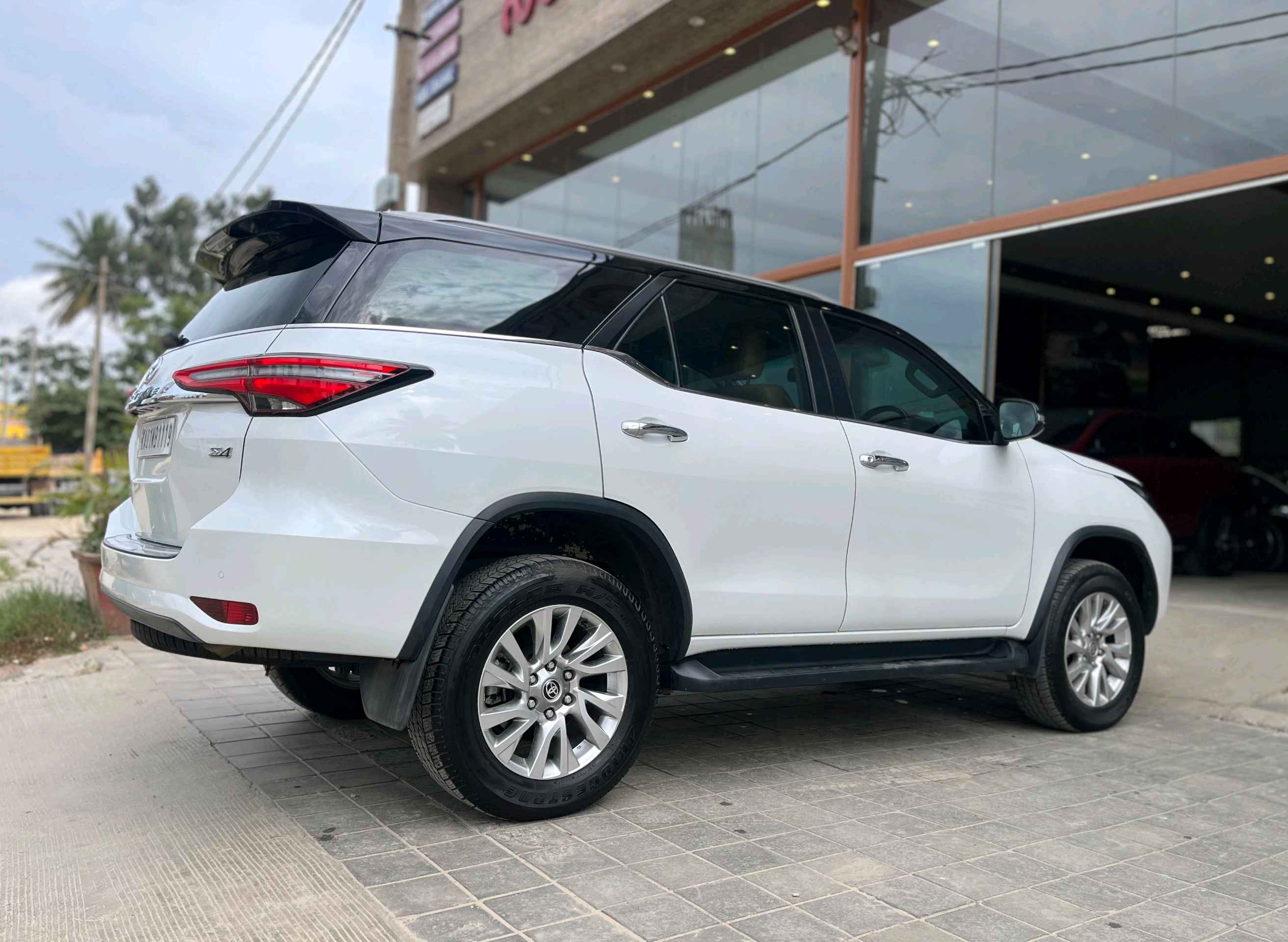 Toyota Fortuner photo 8