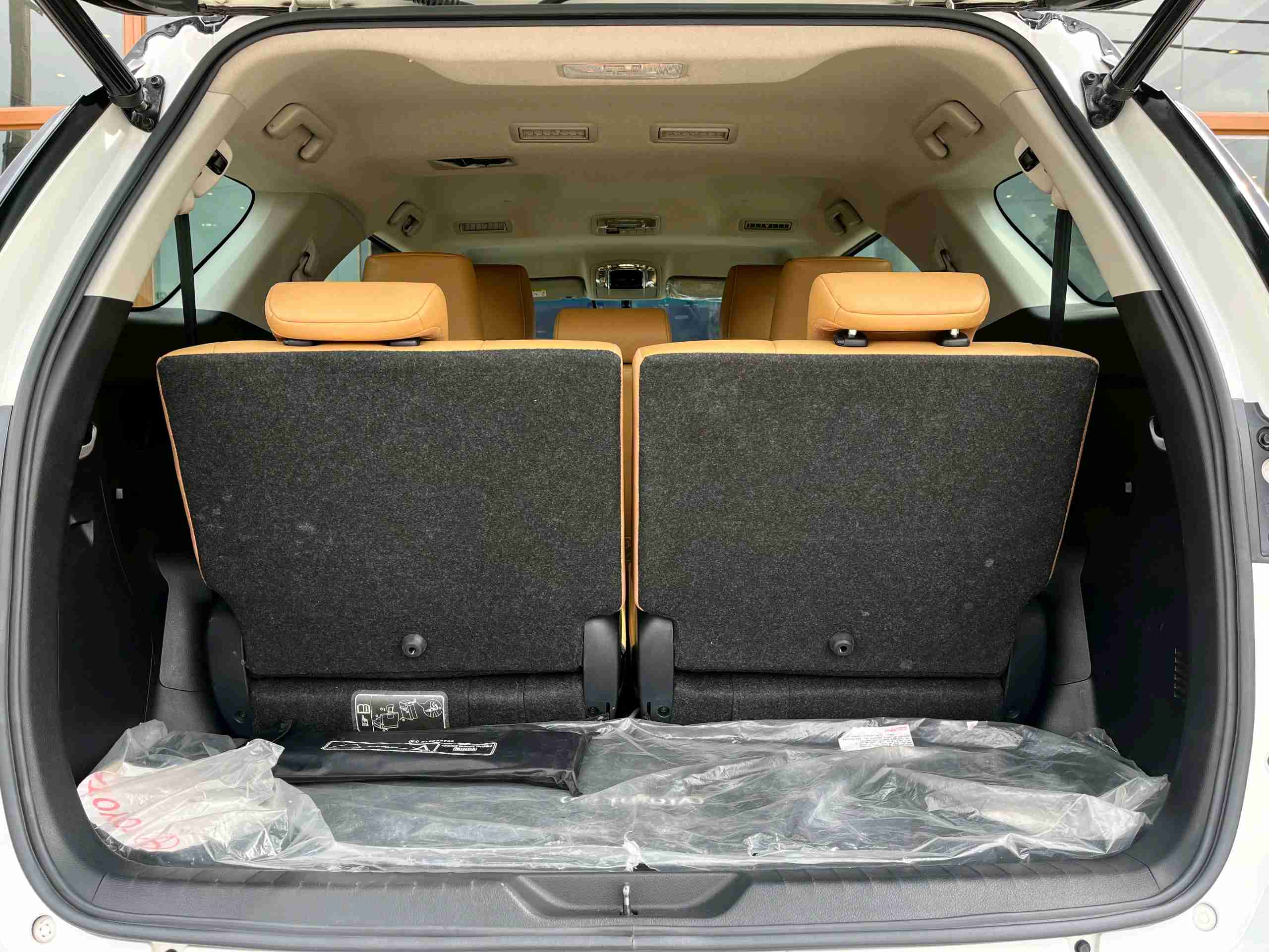 Toyota Fortuner photo 9