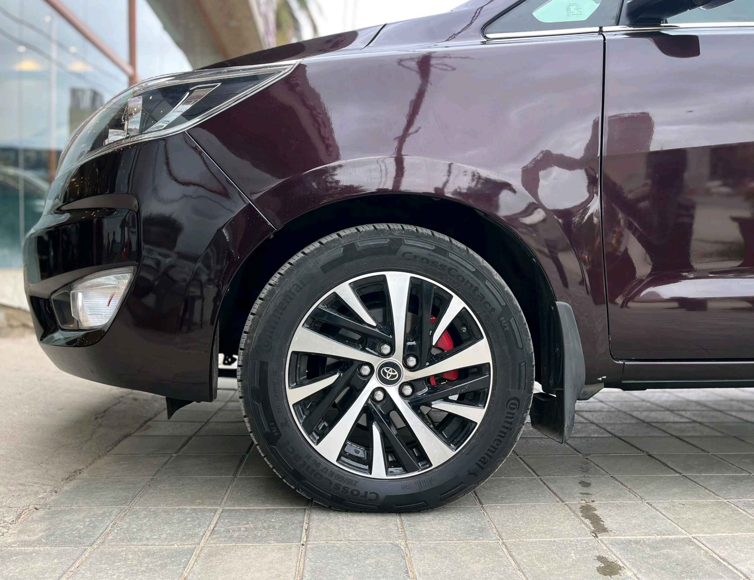 Toyota Innova Crysta photo 2