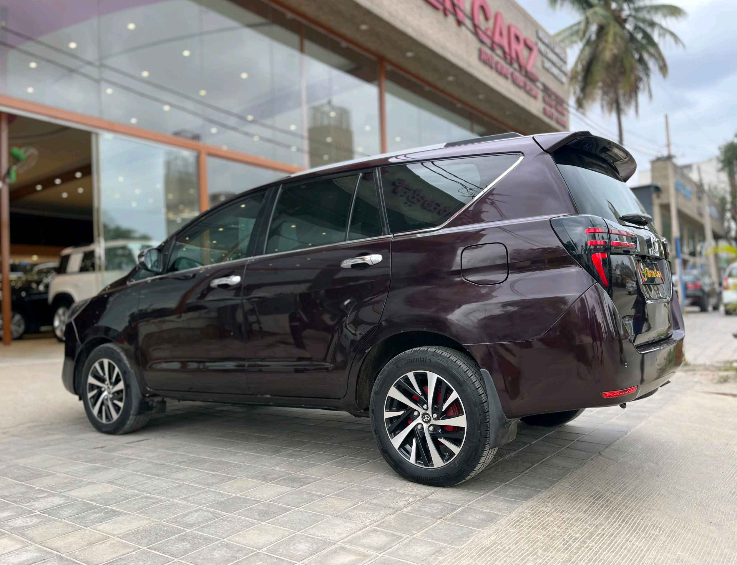 Toyota Innova Crysta photo 5