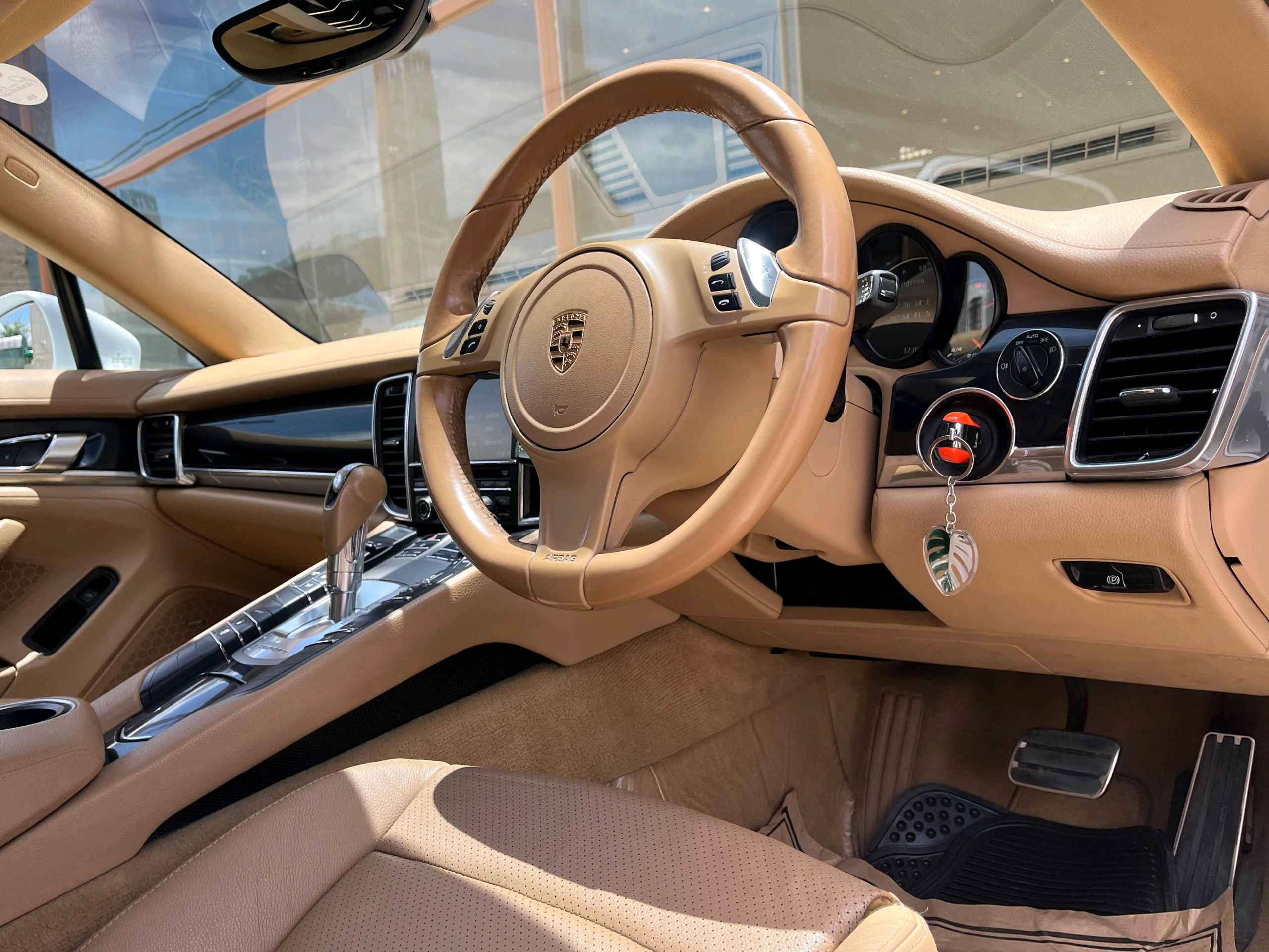 Porsche Panamera photo 2