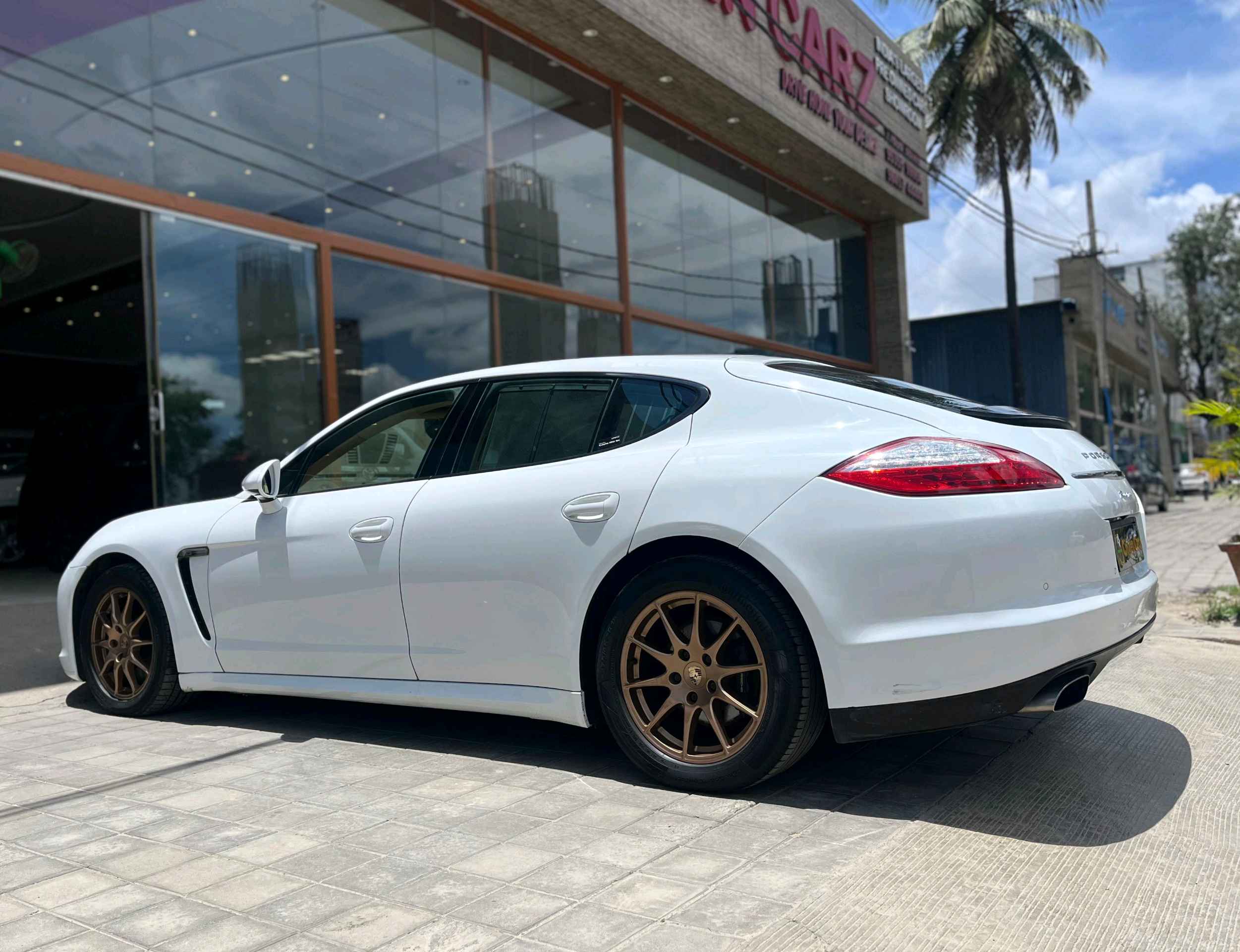 Porsche Panamera photo 7
