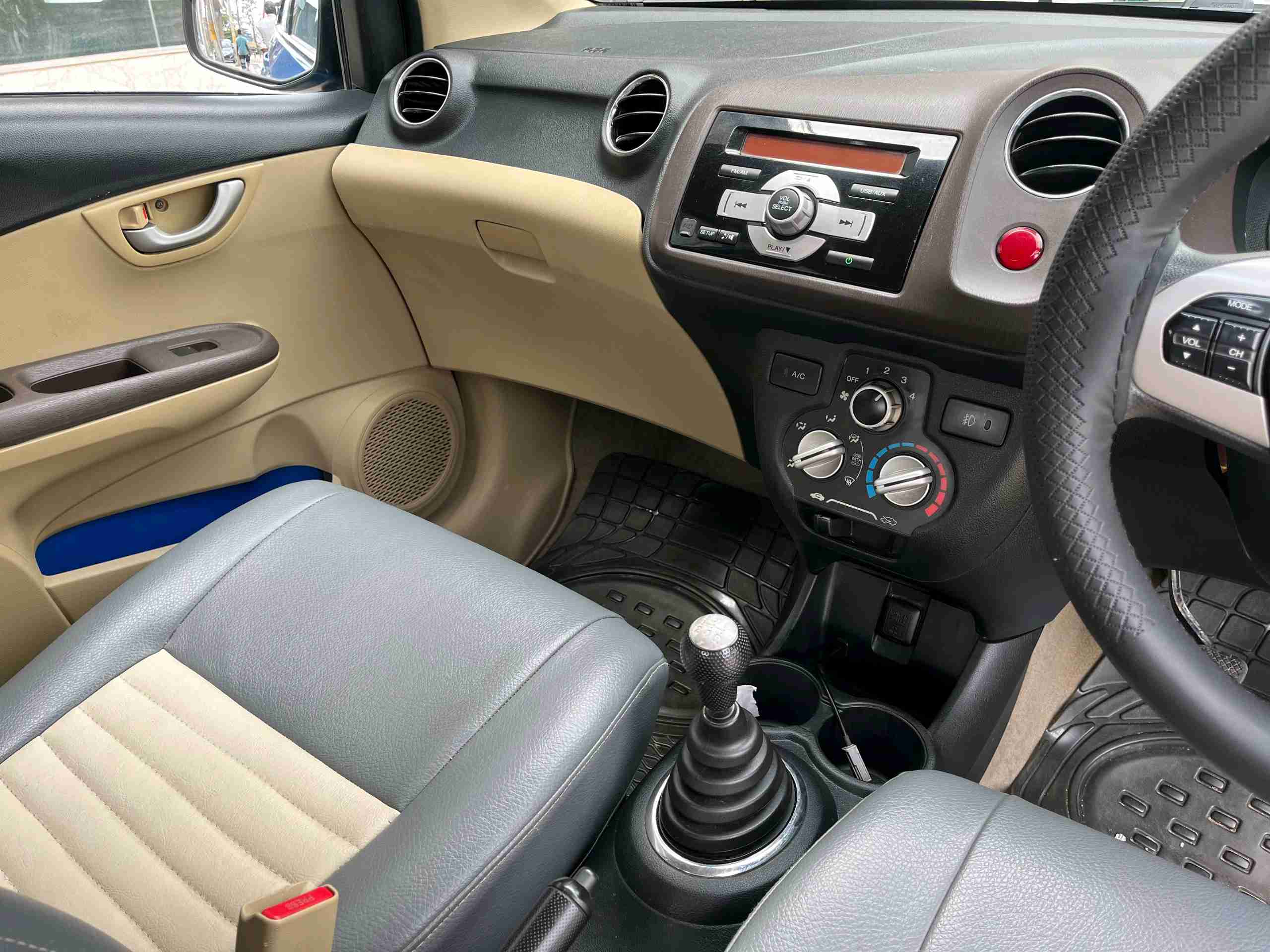 Honda Brio photo 12