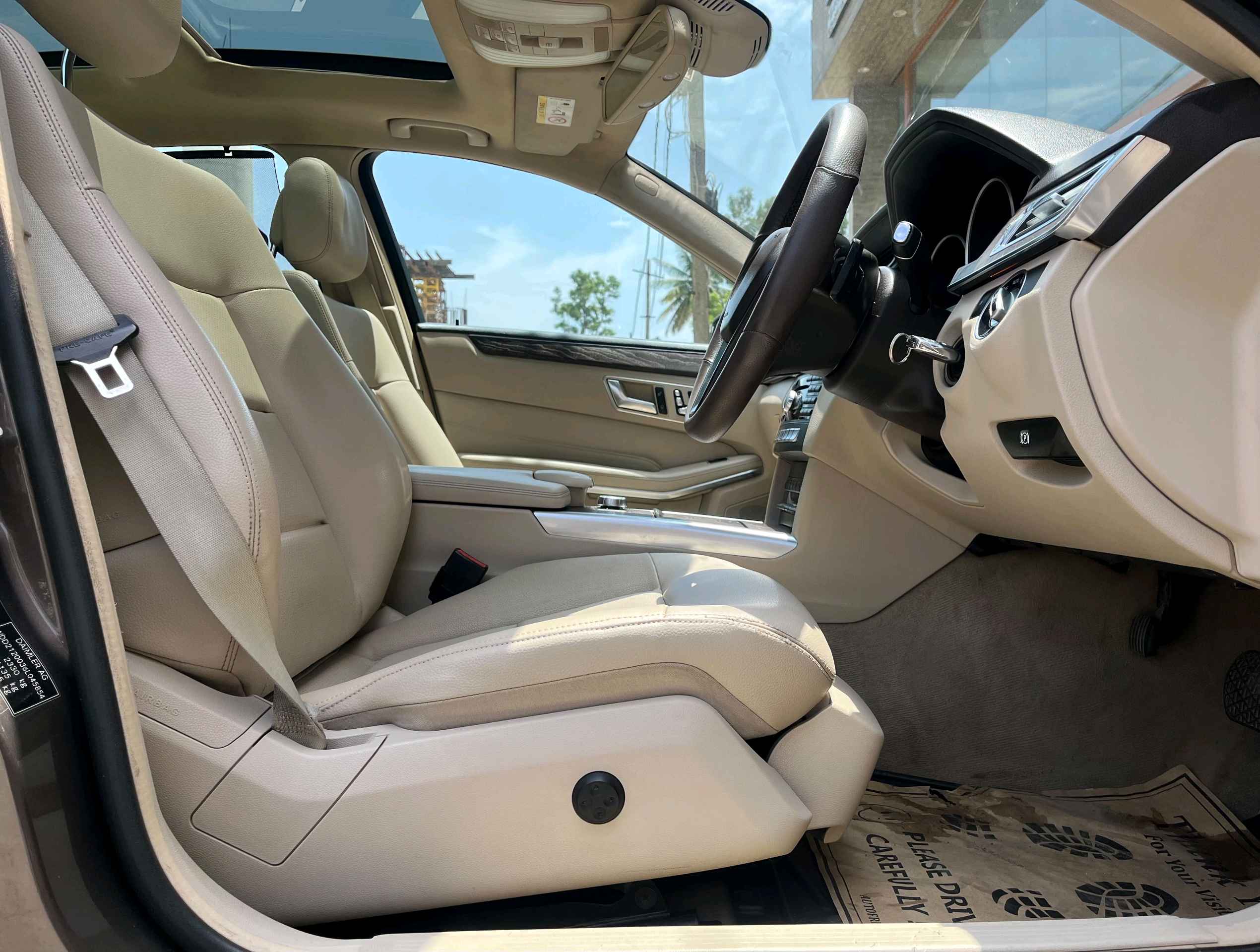 Mercedes Benz E Class photo 6