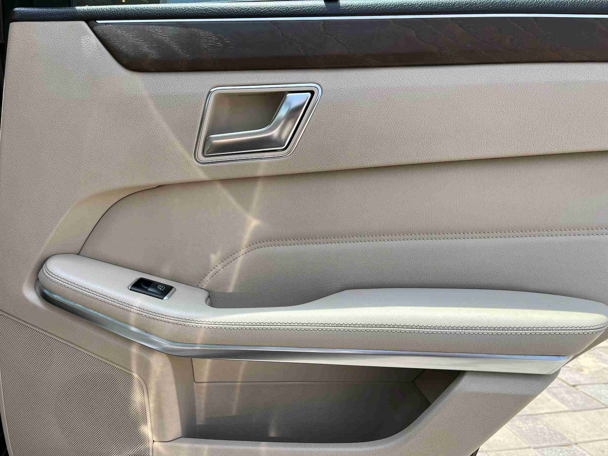 Mercedes Benz E Class photo 7