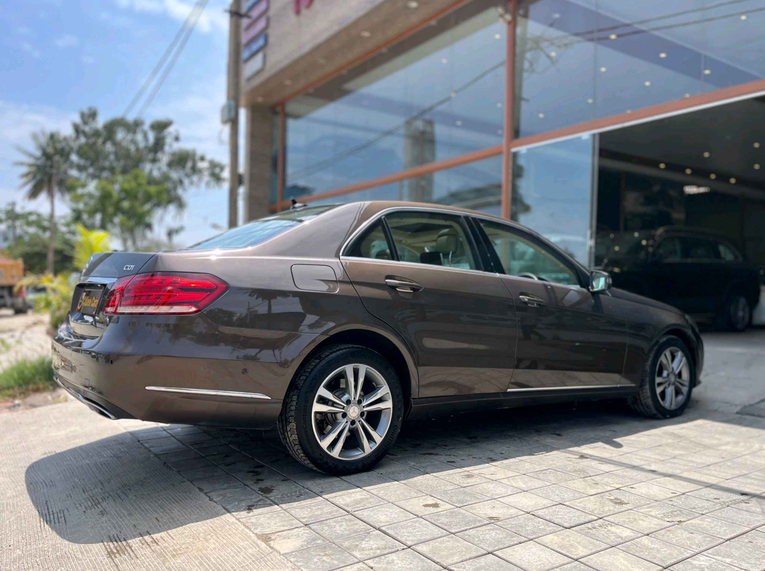 Mercedes Benz E Class photo 8