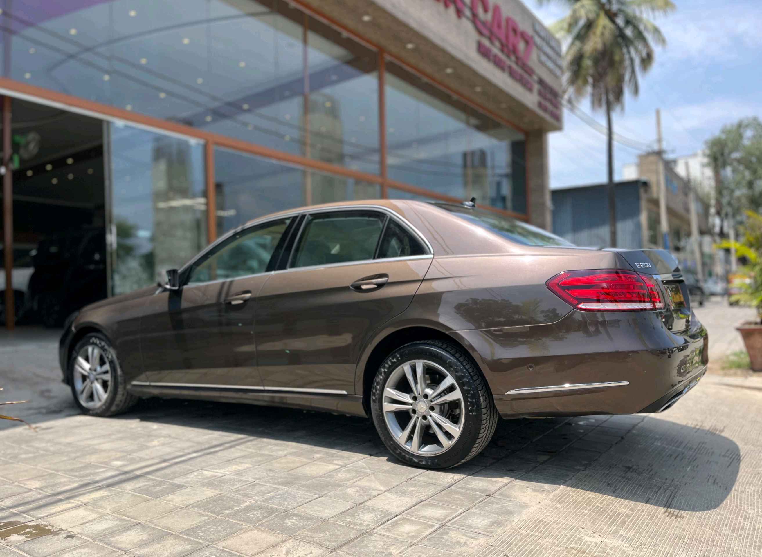 Mercedes Benz E Class photo 9