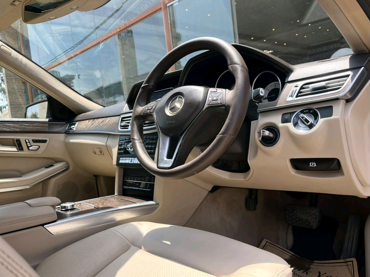 Mercedes Benz E Class photo 15